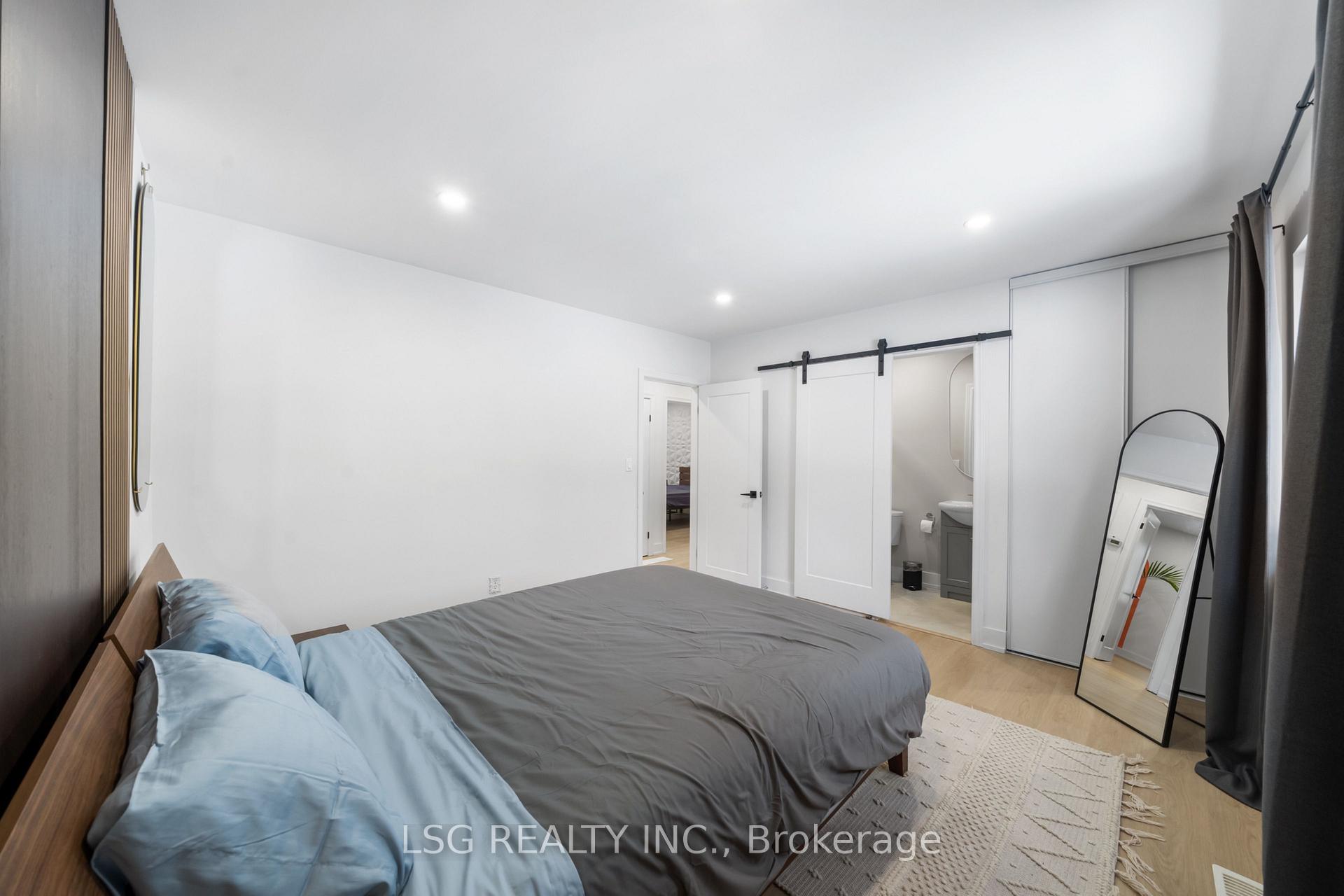 Photo 17 of 26 Grangemill Crescent, North York, Banbury-Don Mills — HOMEH