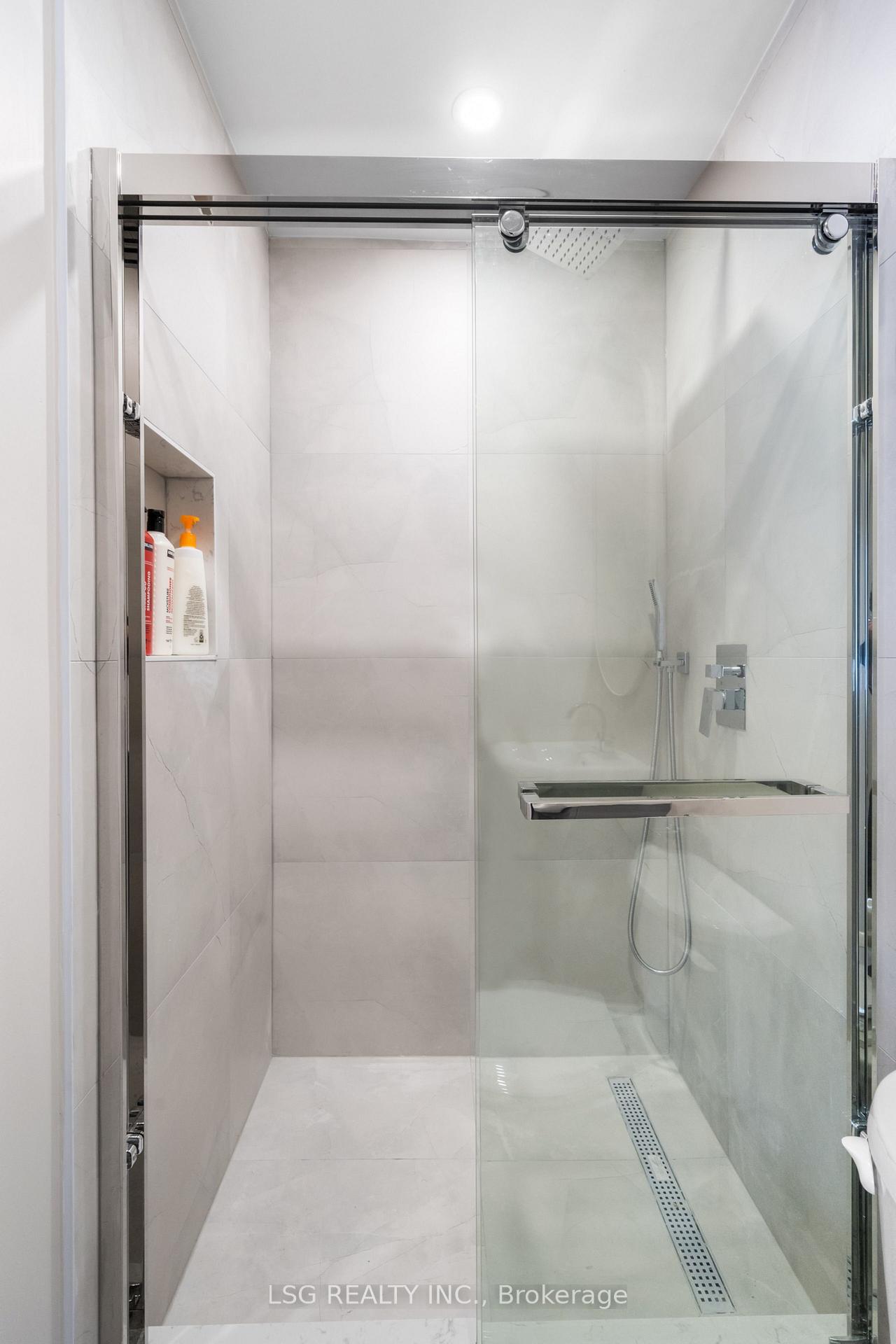 Photo 19 of 26 Grangemill Crescent, North York, Banbury-Don Mills — HOMEH