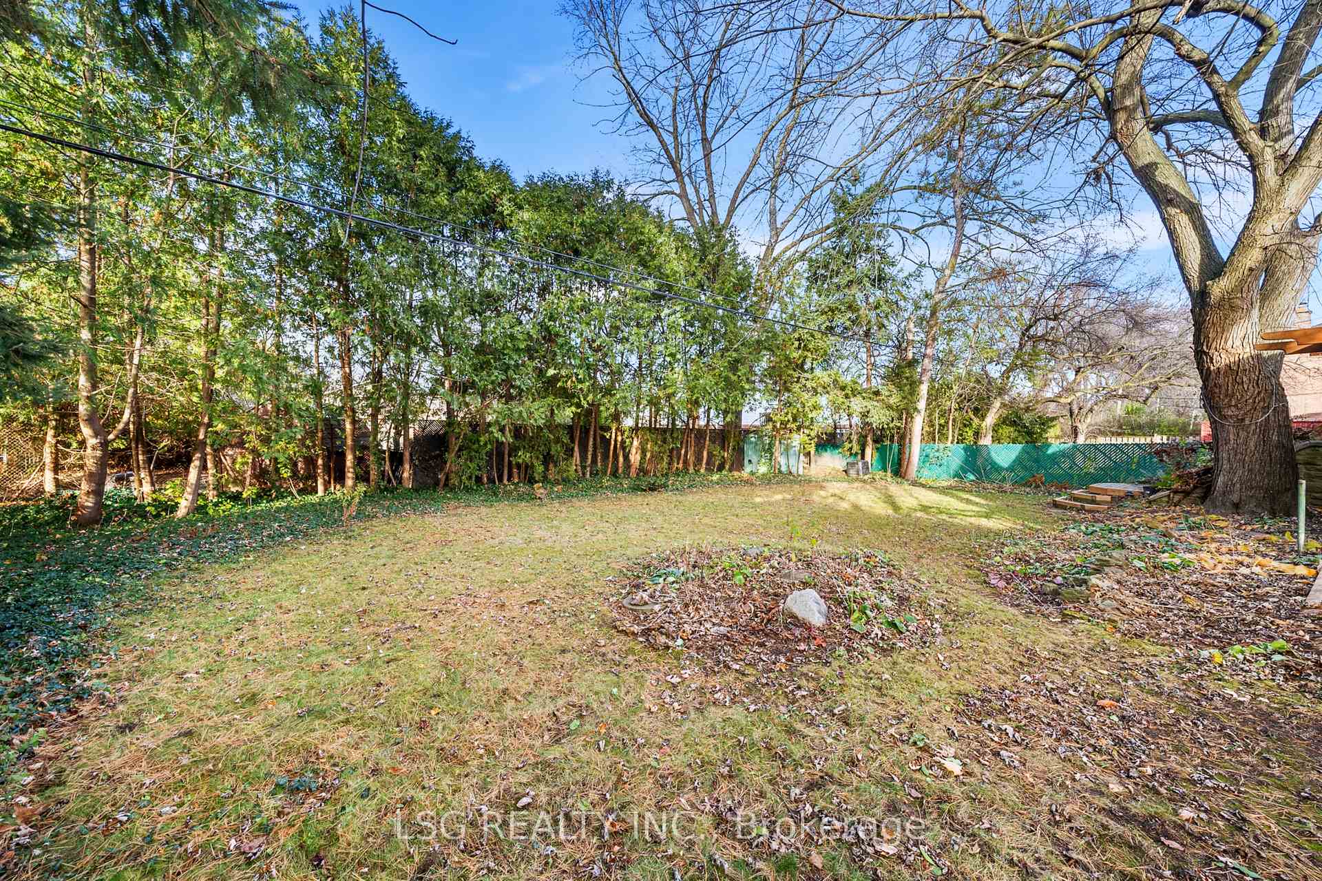 Photo 35 of 26 Grangemill Crescent, North York, Banbury-Don Mills — HOMEH