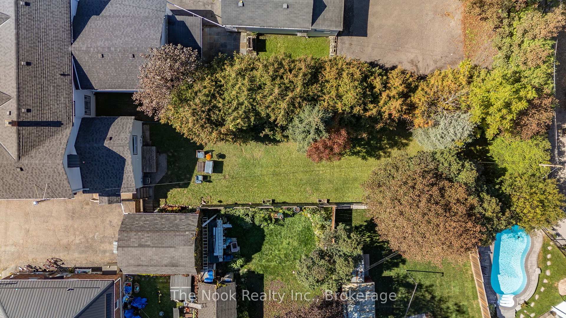 Photo 3 of 64 Wellington Street, Clarington, Bowmanville — HOMEH