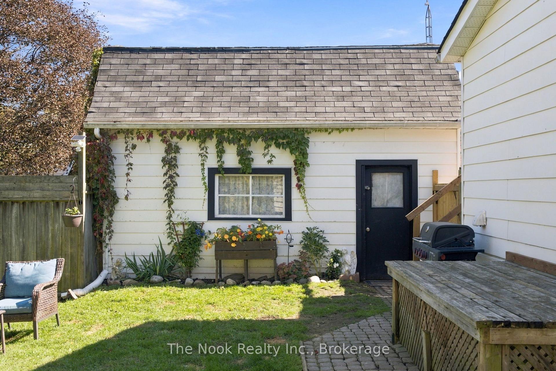 Photo 4 of 64 Wellington Street, Clarington, Bowmanville — HOMEH