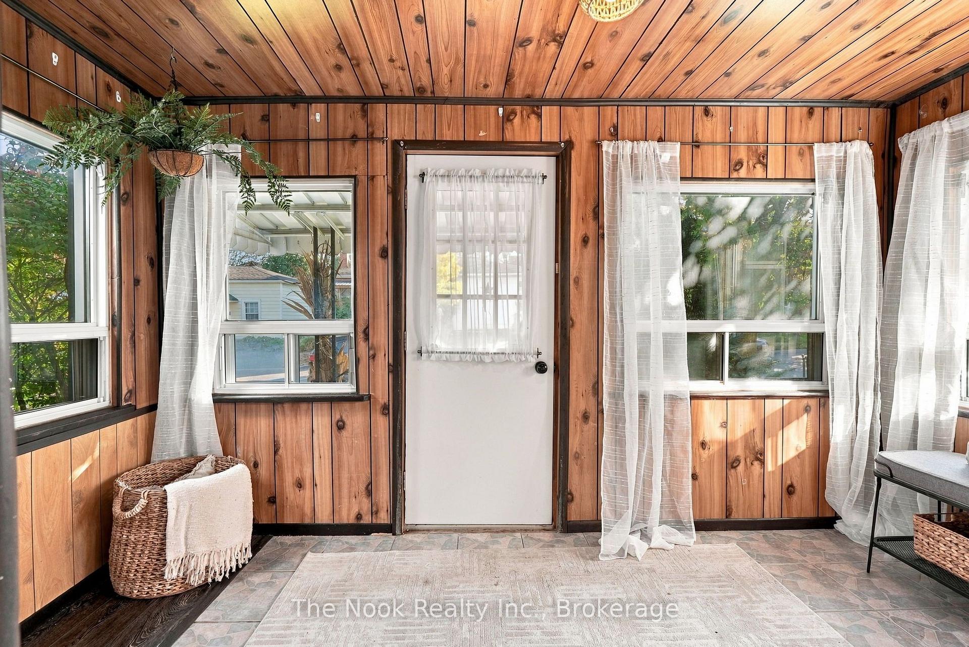 Photo 7 of 64 Wellington Street, Clarington, Bowmanville — HOMEH