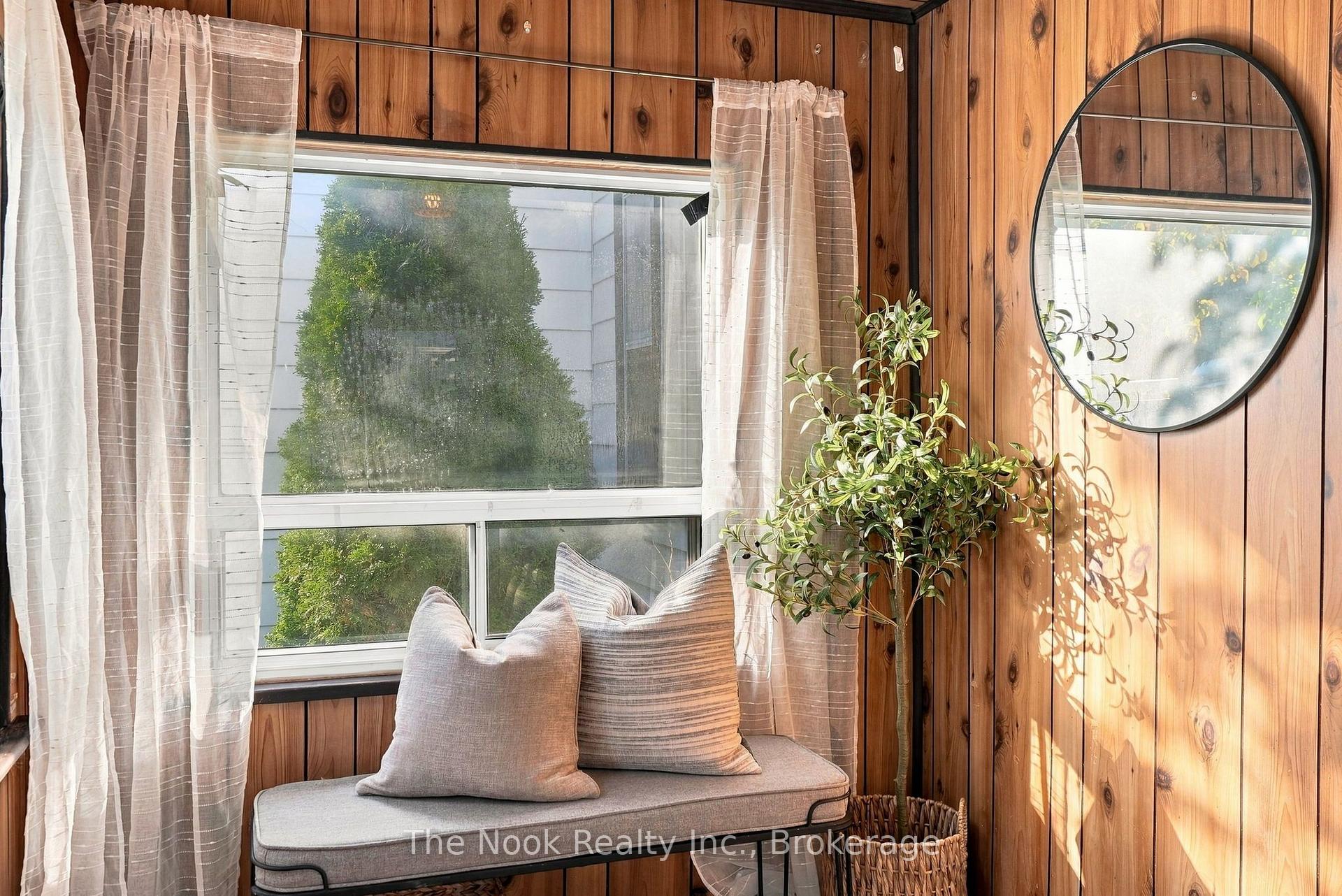Photo 9 of 64 Wellington Street, Clarington, Bowmanville — HOMEH