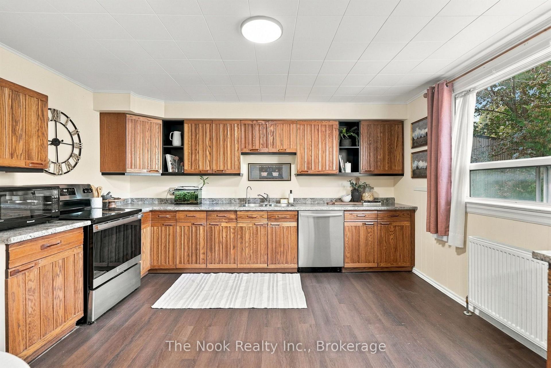Photo 18 of 64 Wellington Street, Clarington, Bowmanville — HOMEH