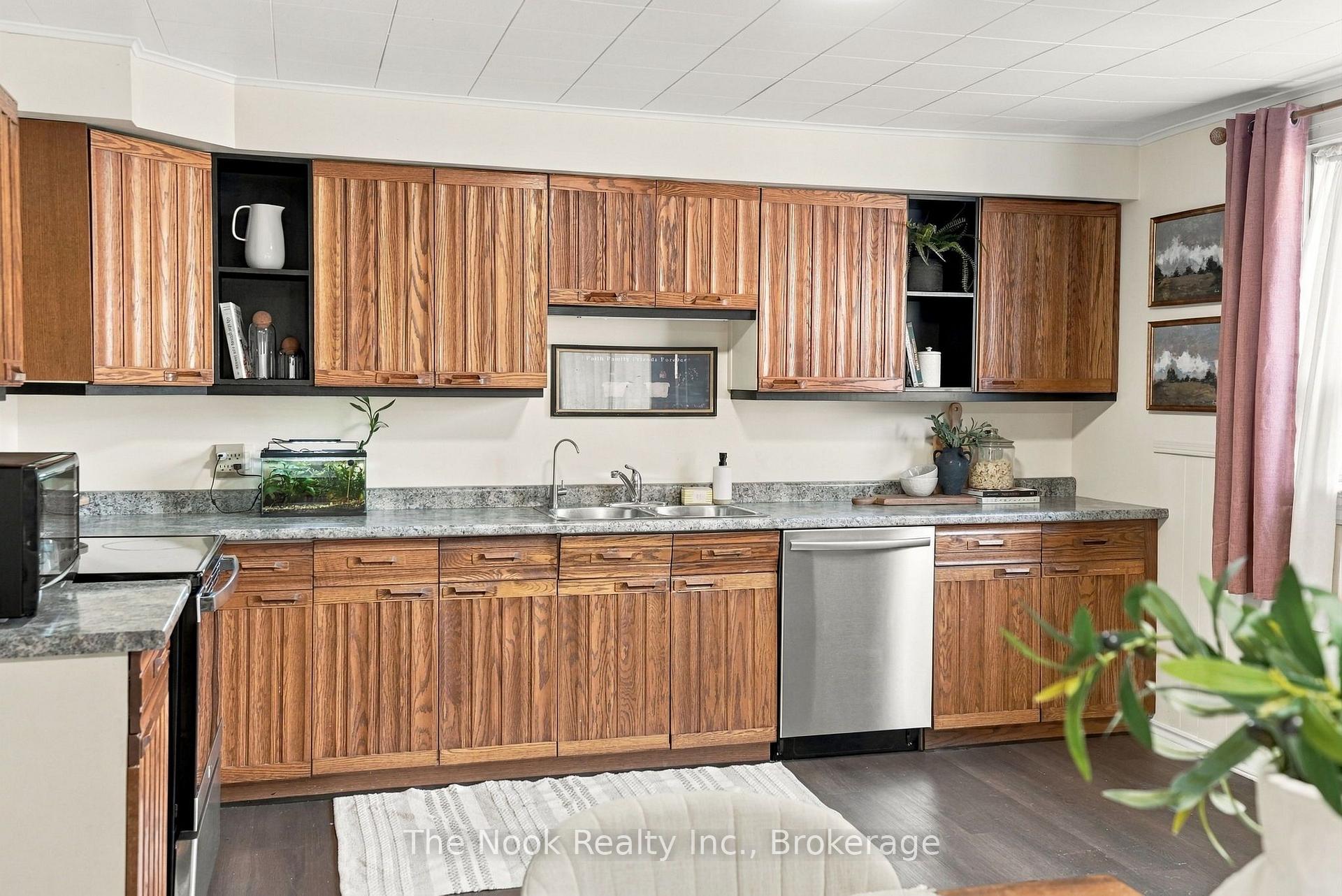 Photo 21 of 64 Wellington Street, Clarington, Bowmanville — HOMEH
