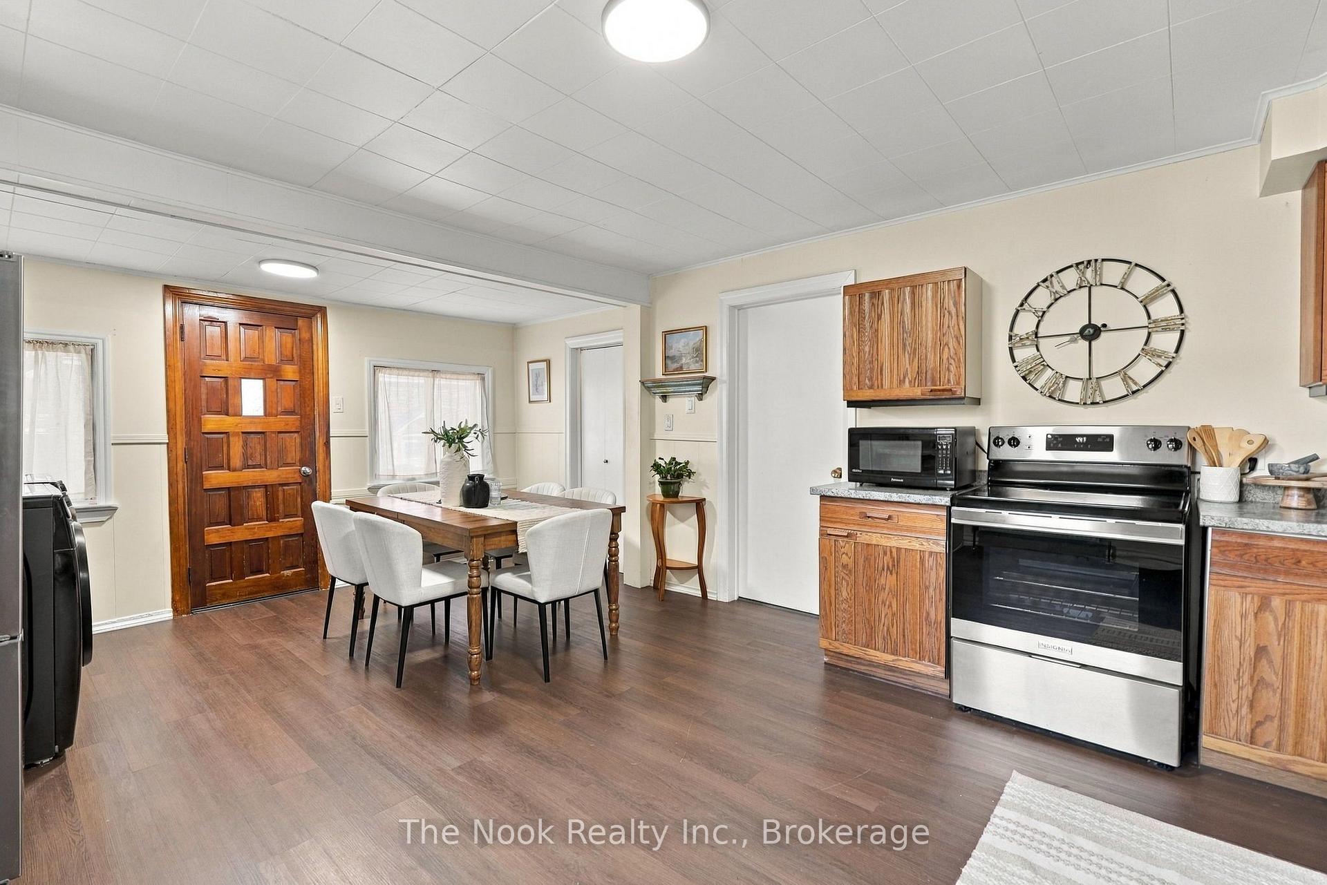 Photo 23 of 64 Wellington Street, Clarington, Bowmanville — HOMEH