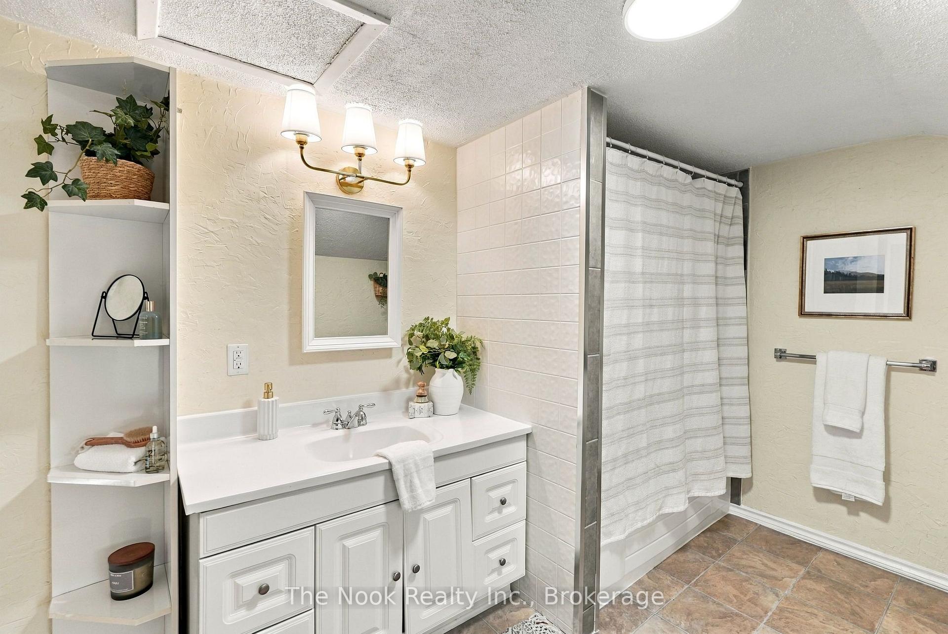 Photo 41 of 64 Wellington Street, Clarington, Bowmanville — HOMEH