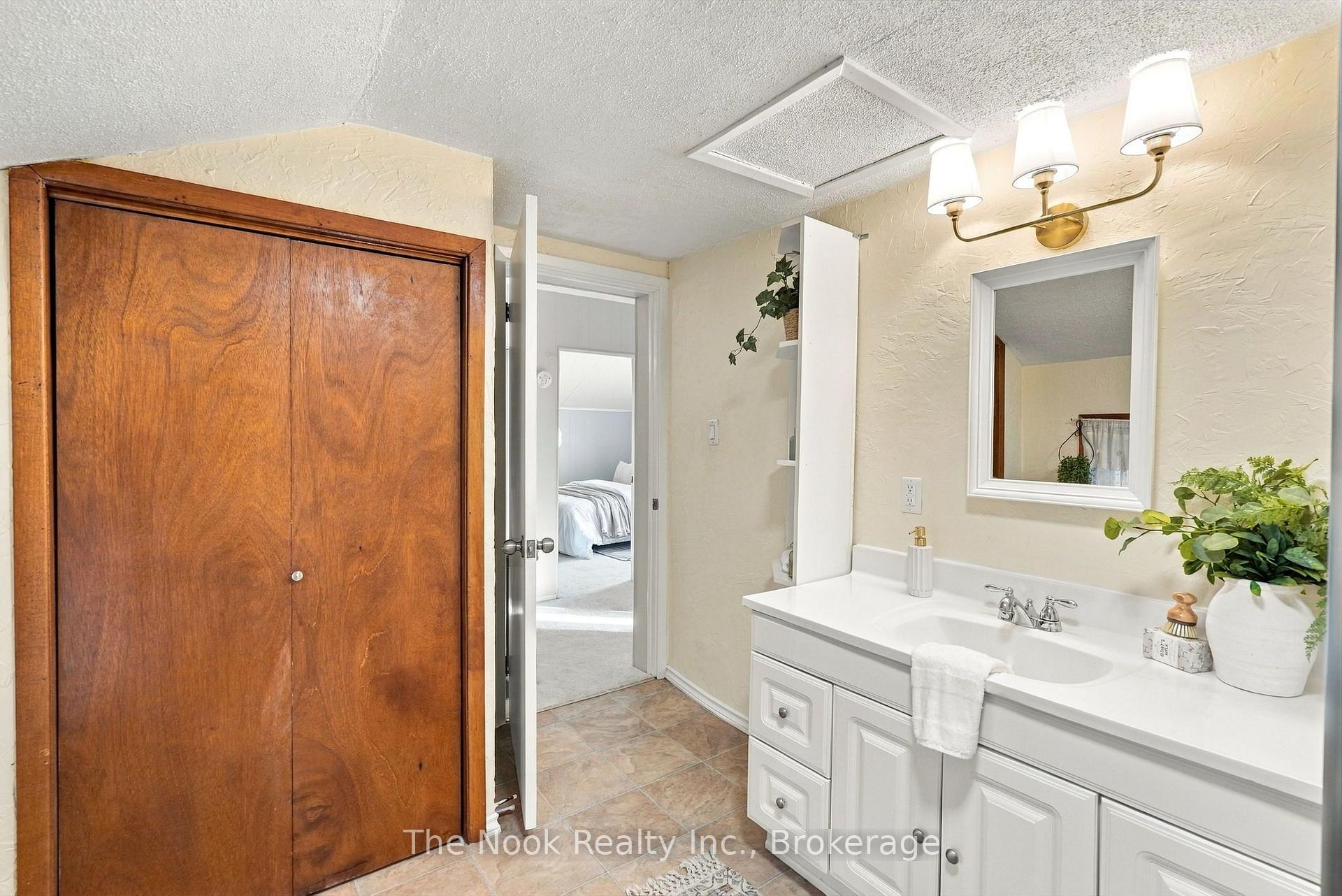 Photo 43 of 64 Wellington Street, Clarington, Bowmanville — HOMEH