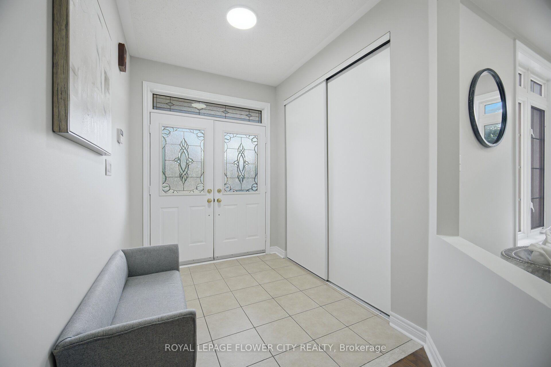 Photo 5 of 56 Laurentide Crescent, Brampton, Vales of Castlemore North — HOMEH