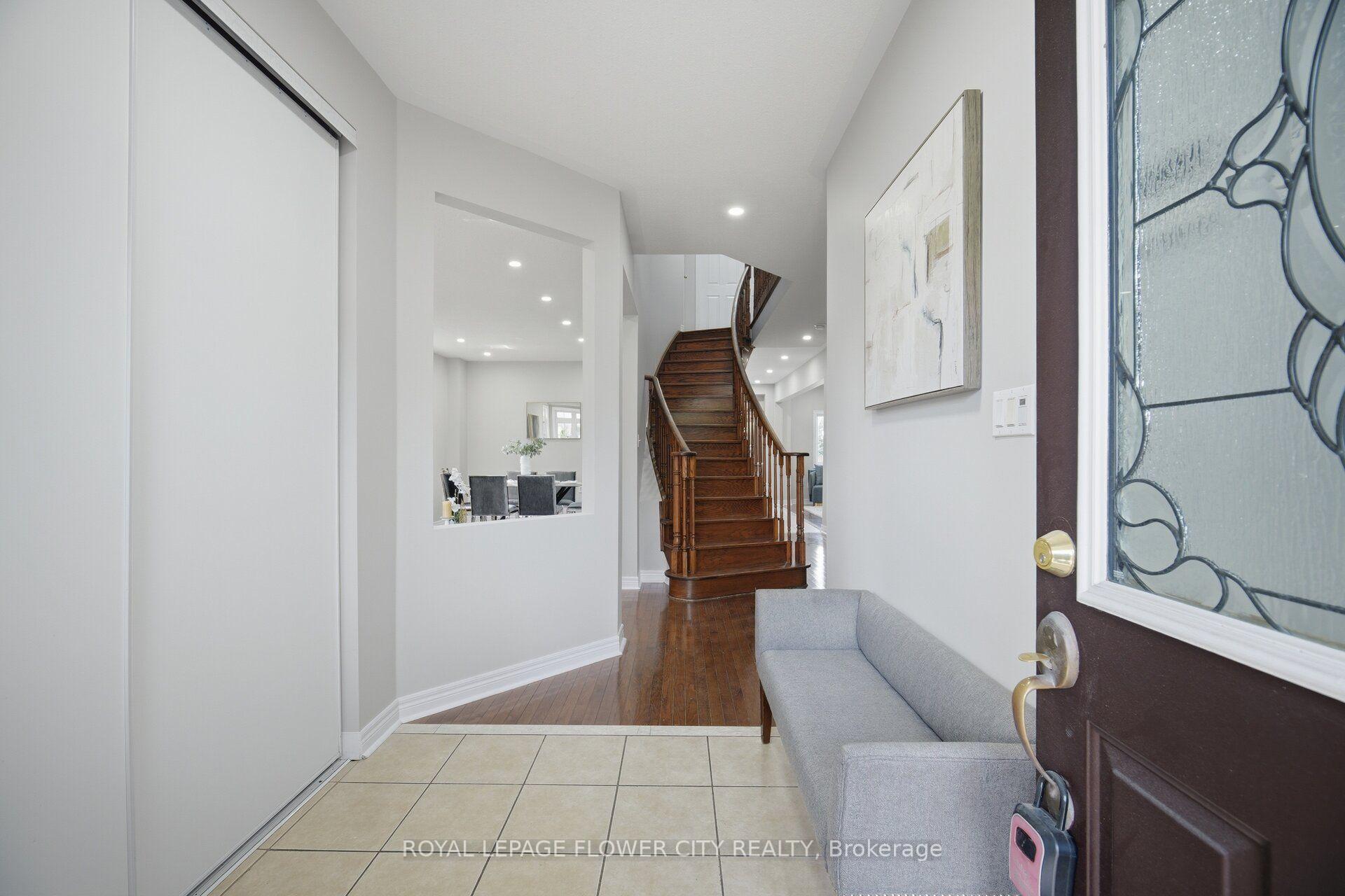 Photo 6 of 56 Laurentide Crescent, Brampton, Vales of Castlemore North — HOMEH