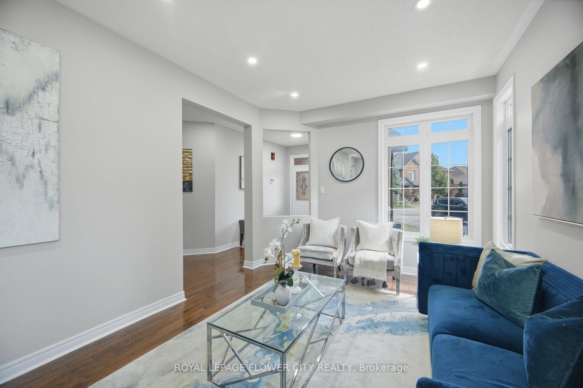 Photo 7 of 56 Laurentide Crescent, Brampton, Vales of Castlemore North — HOMEH