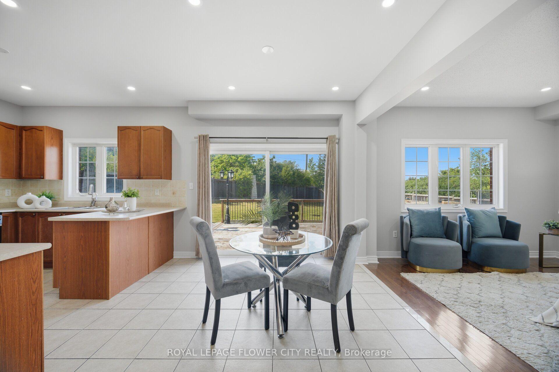 Photo 12 of 56 Laurentide Crescent, Brampton, Vales of Castlemore North — HOMEH