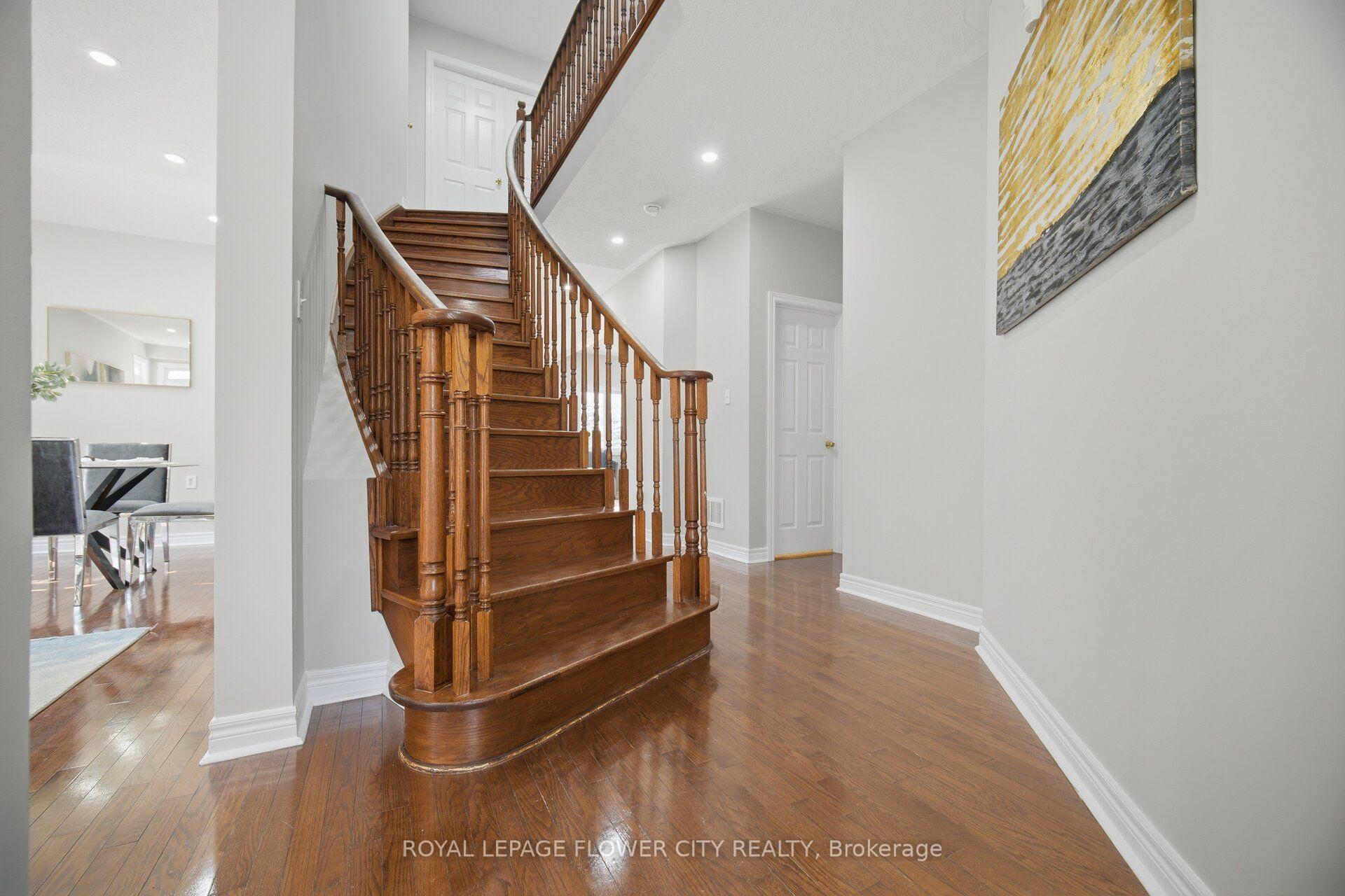 Photo 16 of 56 Laurentide Crescent, Brampton, Vales of Castlemore North — HOMEH