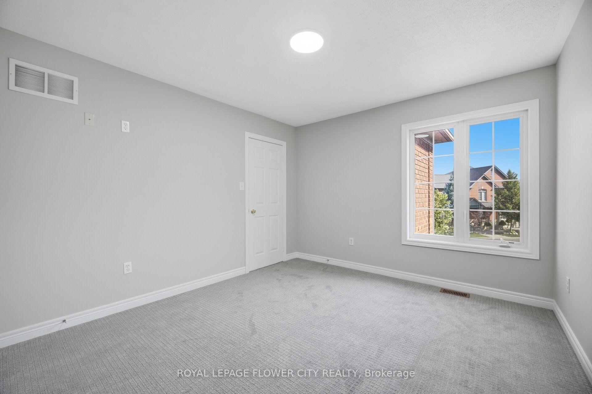 Photo 26 of 56 Laurentide Crescent, Brampton, Vales of Castlemore North — HOMEH