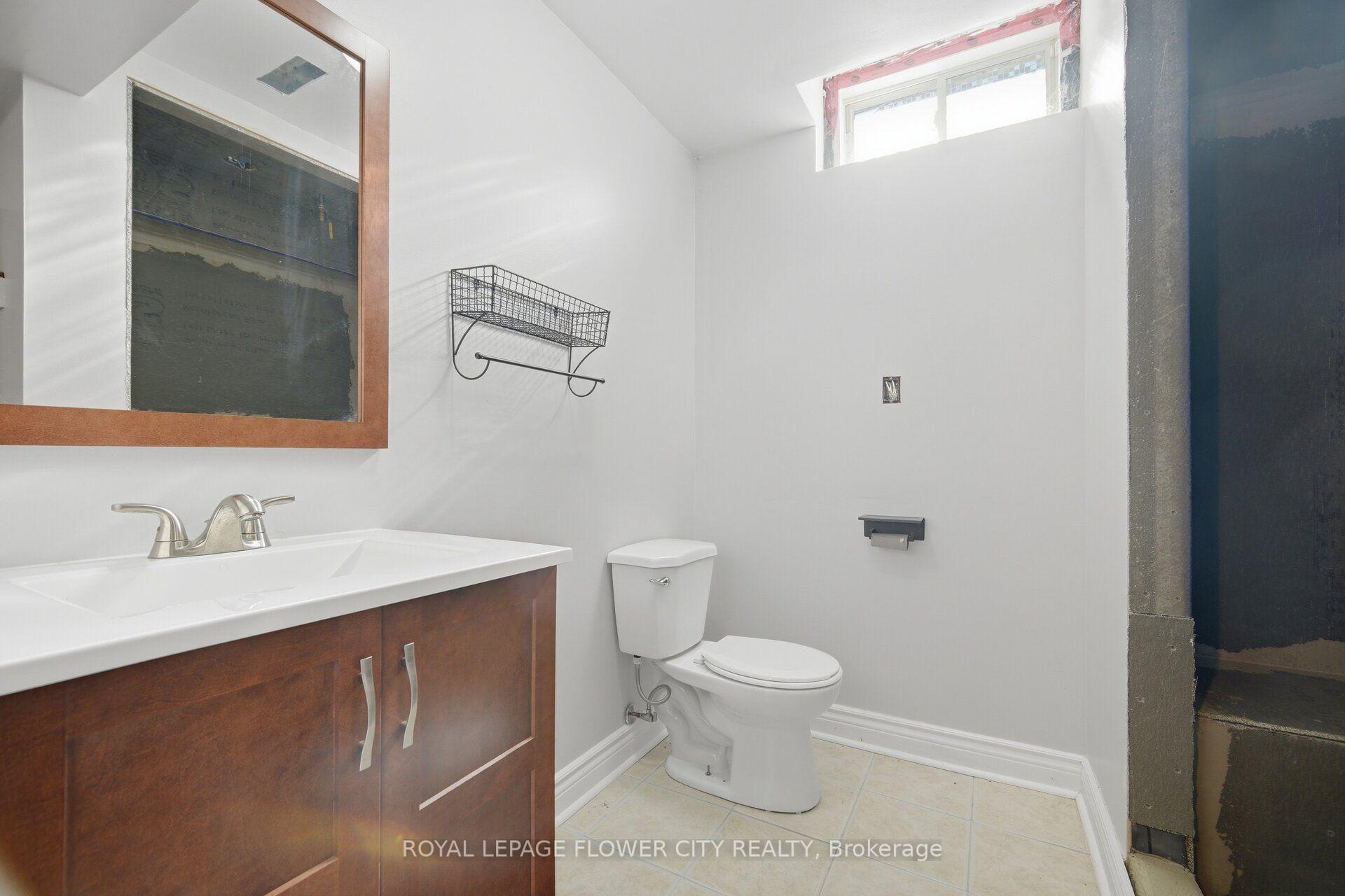Photo 30 of 56 Laurentide Crescent, Brampton, Vales of Castlemore North — HOMEH