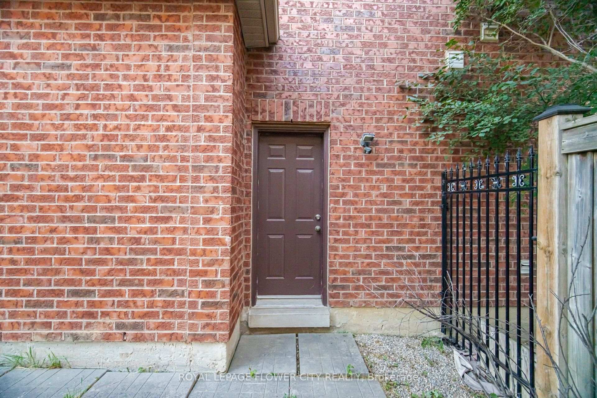Photo 32 of 56 Laurentide Crescent, Brampton, Vales of Castlemore North — HOMEH