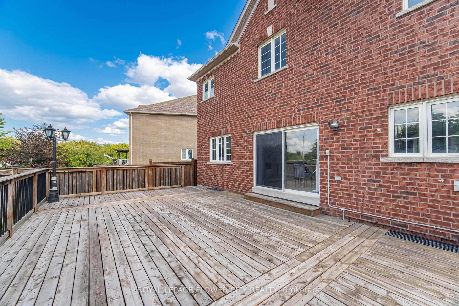 Photo 34 of 56 Laurentide Crescent, Brampton, Vales of Castlemore North — HOMEH