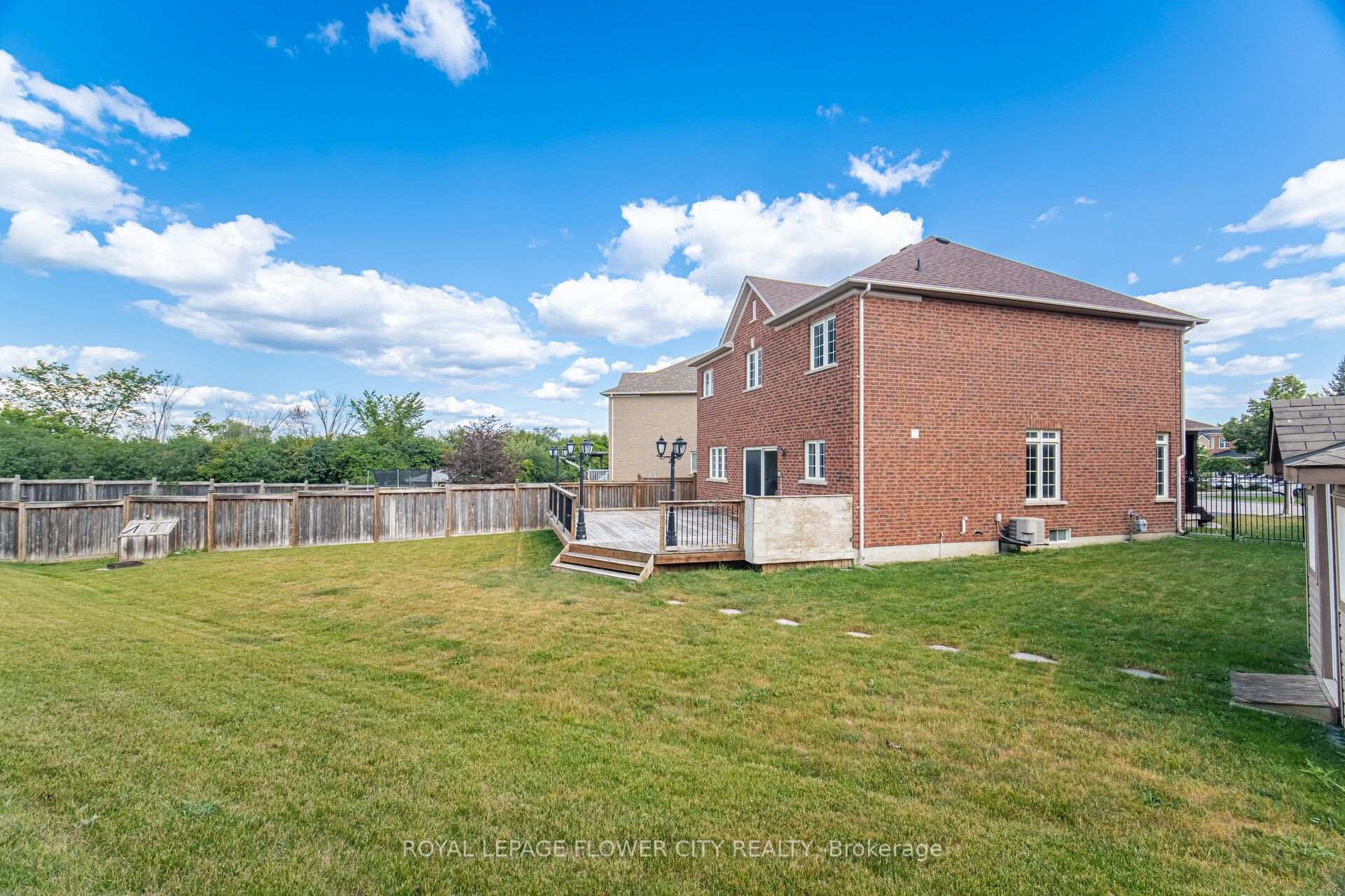 Photo 36 of 56 Laurentide Crescent, Brampton, Vales of Castlemore North — HOMEH