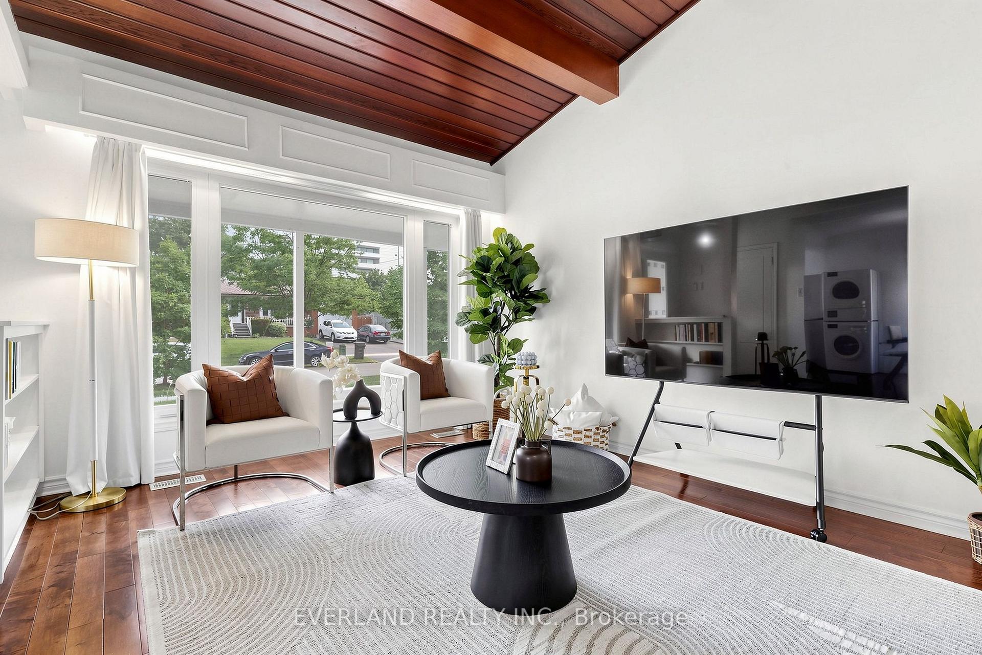 Photo 2 of 38 Six Nations Avenue, Scarborough, Woburn — HOMEH