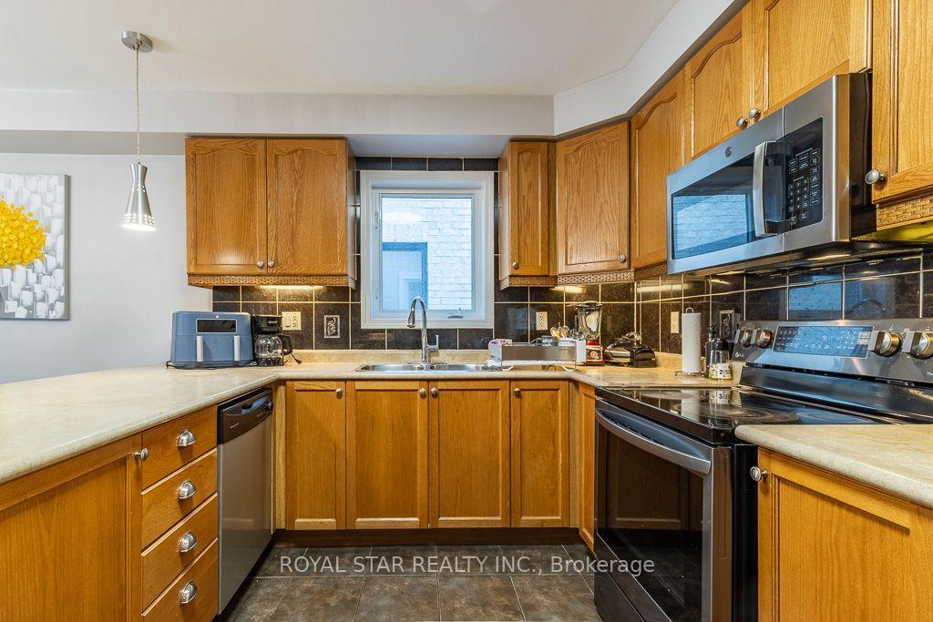 Photo 35 of 1164 Stire Street, Oshawa, Pinecrest — HOMEH