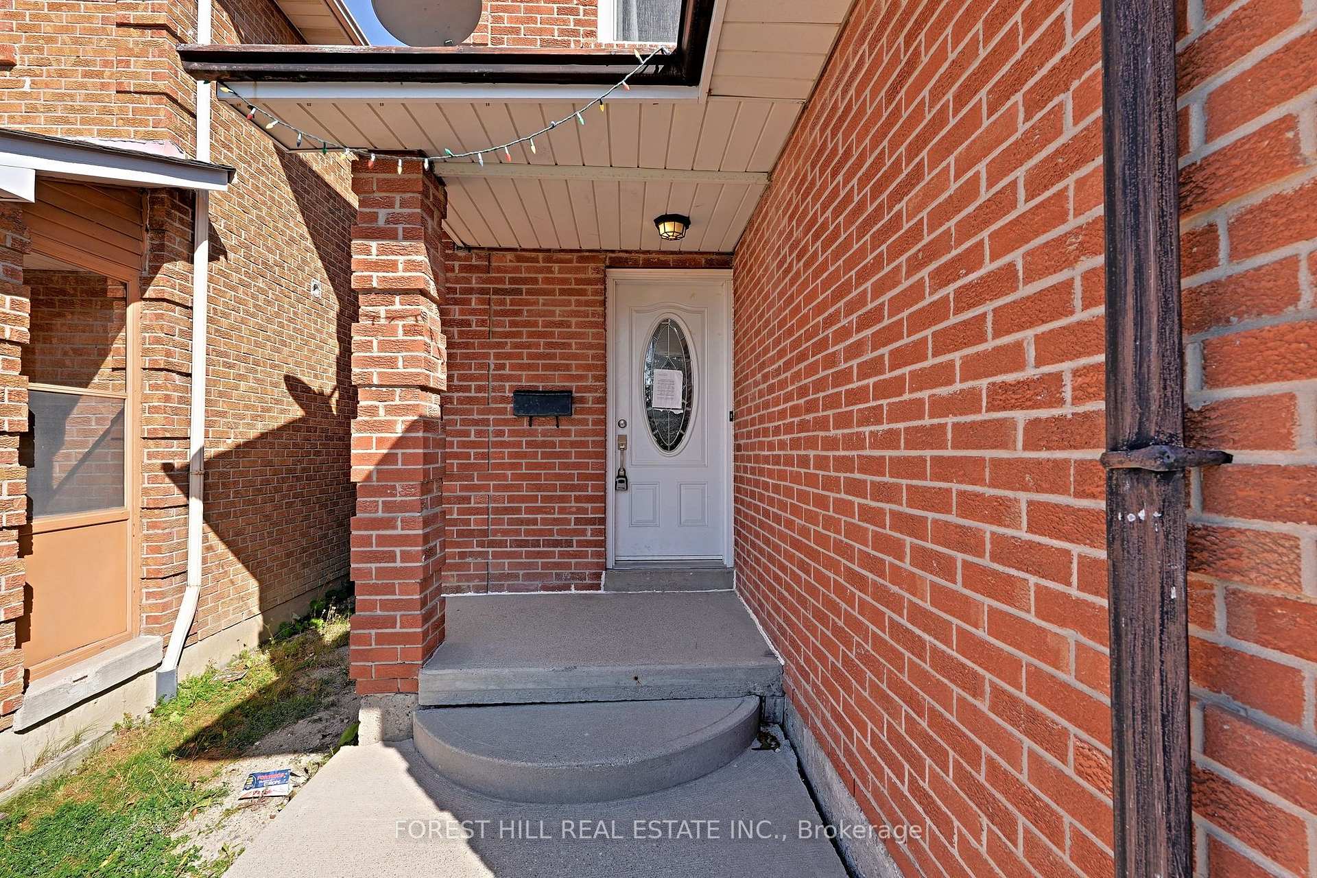 Photo 2 of 27 Saturn Drive, Brampton, Madoc — HOMEH