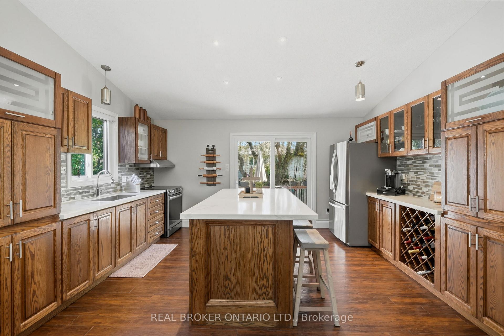 Photo 12 of 8 Moyle Drive, Brantford, Mayfair — HOMEH
