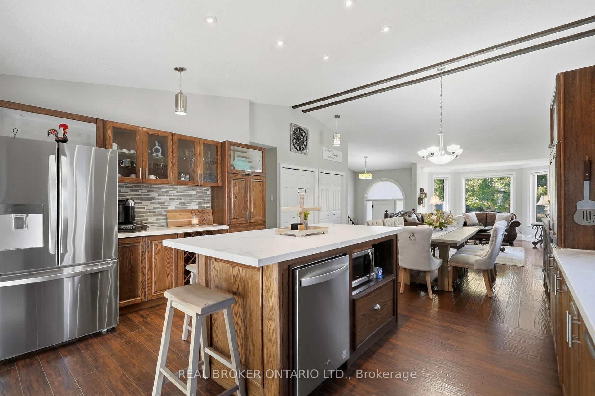 Photo 14 of 8 Moyle Drive, Brantford, Mayfair — HOMEH