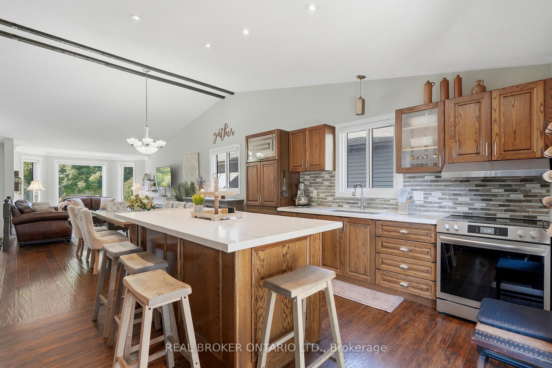Photo 15 of 8 Moyle Drive, Brantford, Mayfair — HOMEH