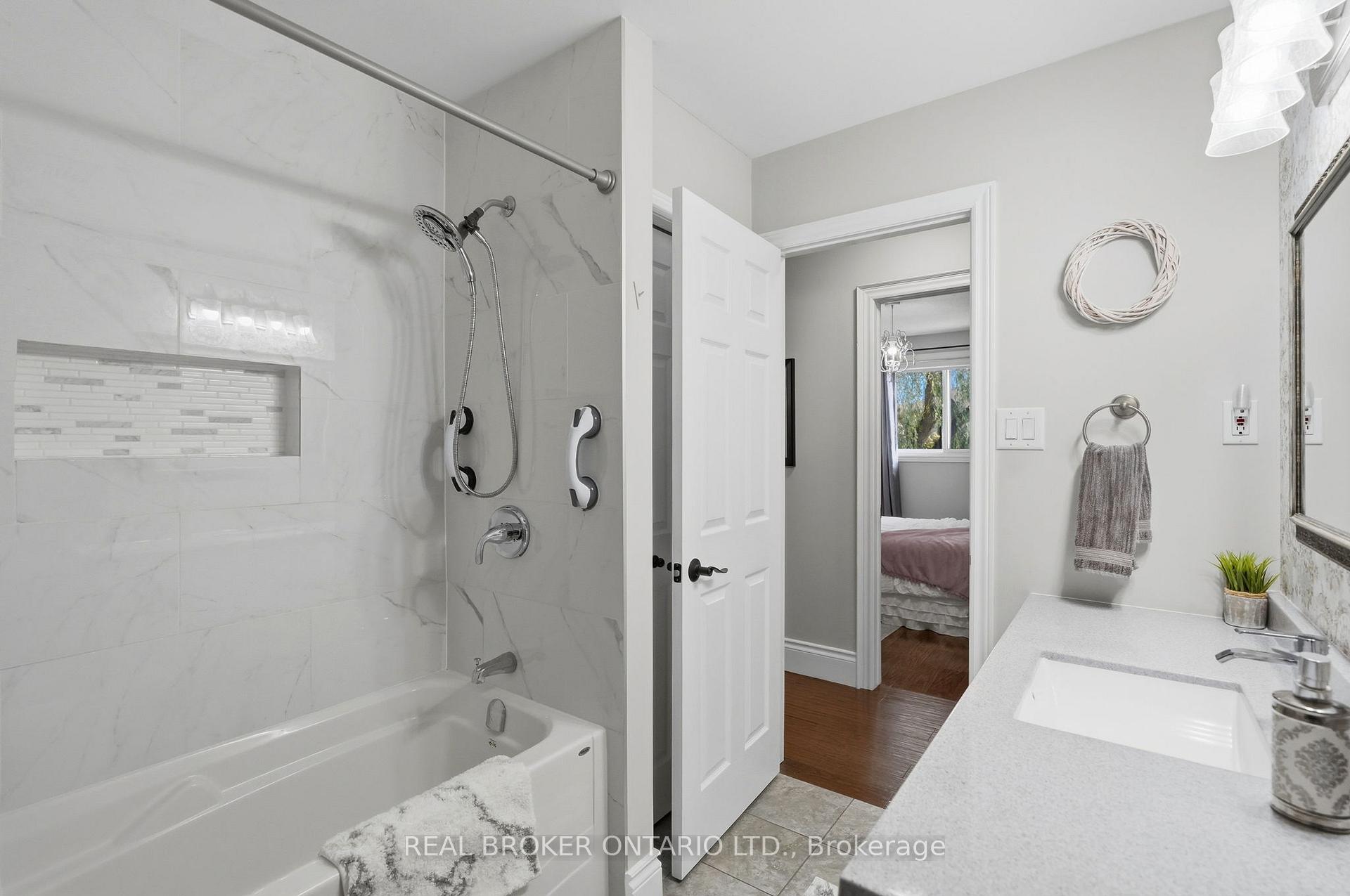 Photo 18 of 8 Moyle Drive, Brantford, Mayfair — HOMEH
