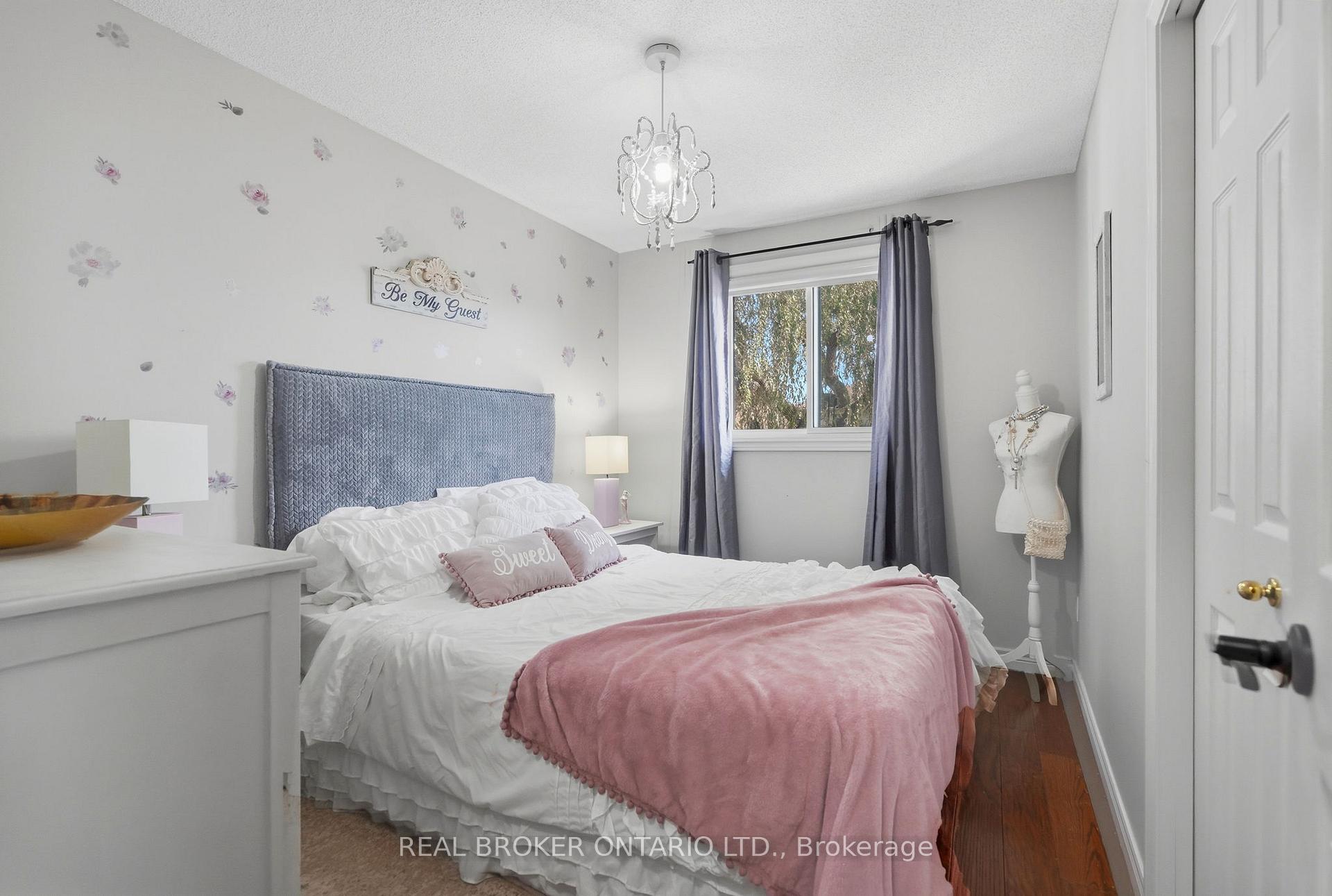 Photo 19 of 8 Moyle Drive, Brantford, Mayfair — HOMEH