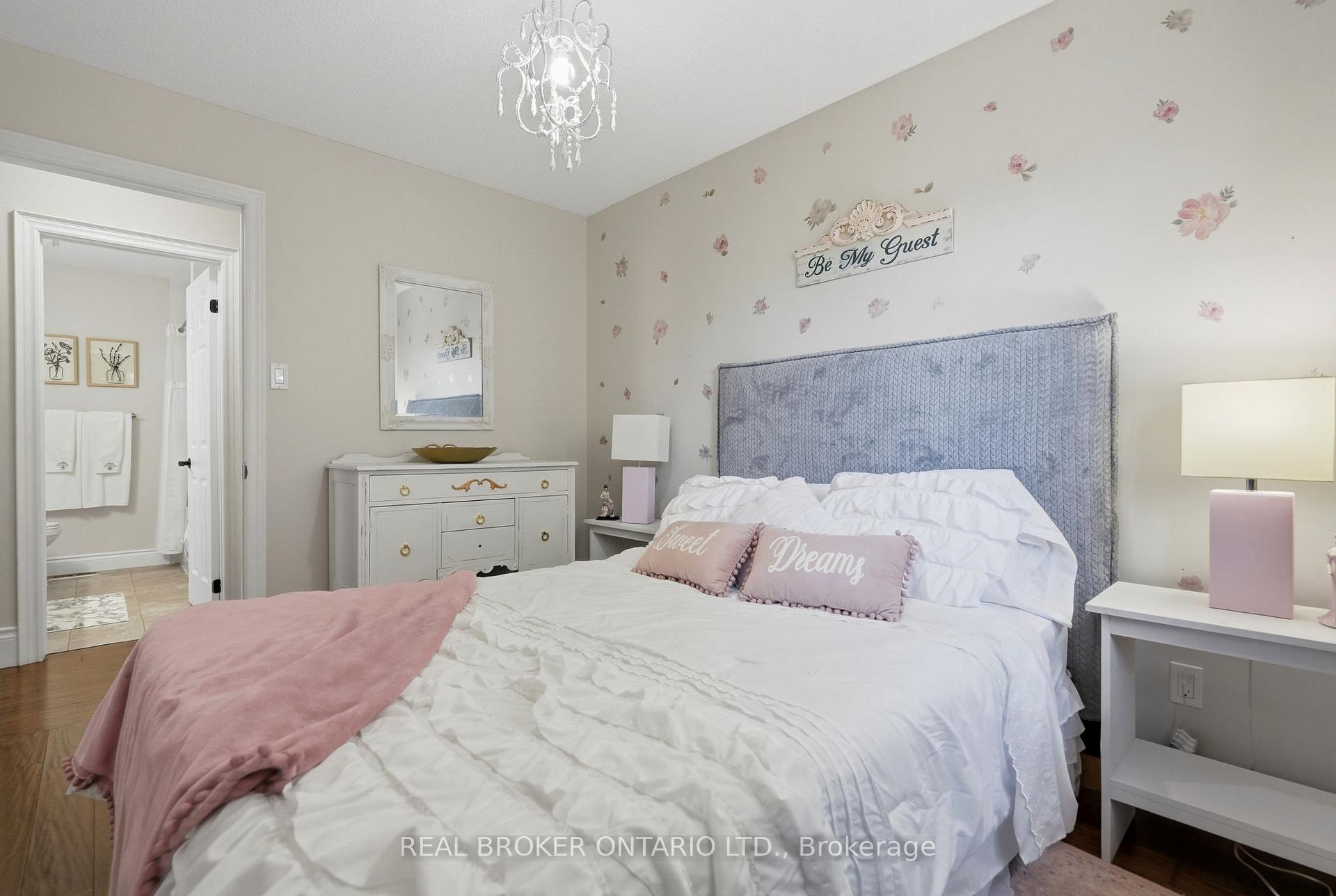 Photo 20 of 8 Moyle Drive, Brantford, Mayfair — HOMEH