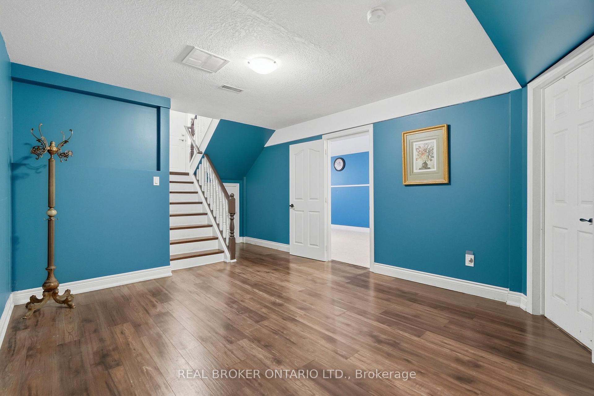 Photo 27 of 8 Moyle Drive, Brantford, Mayfair — HOMEH