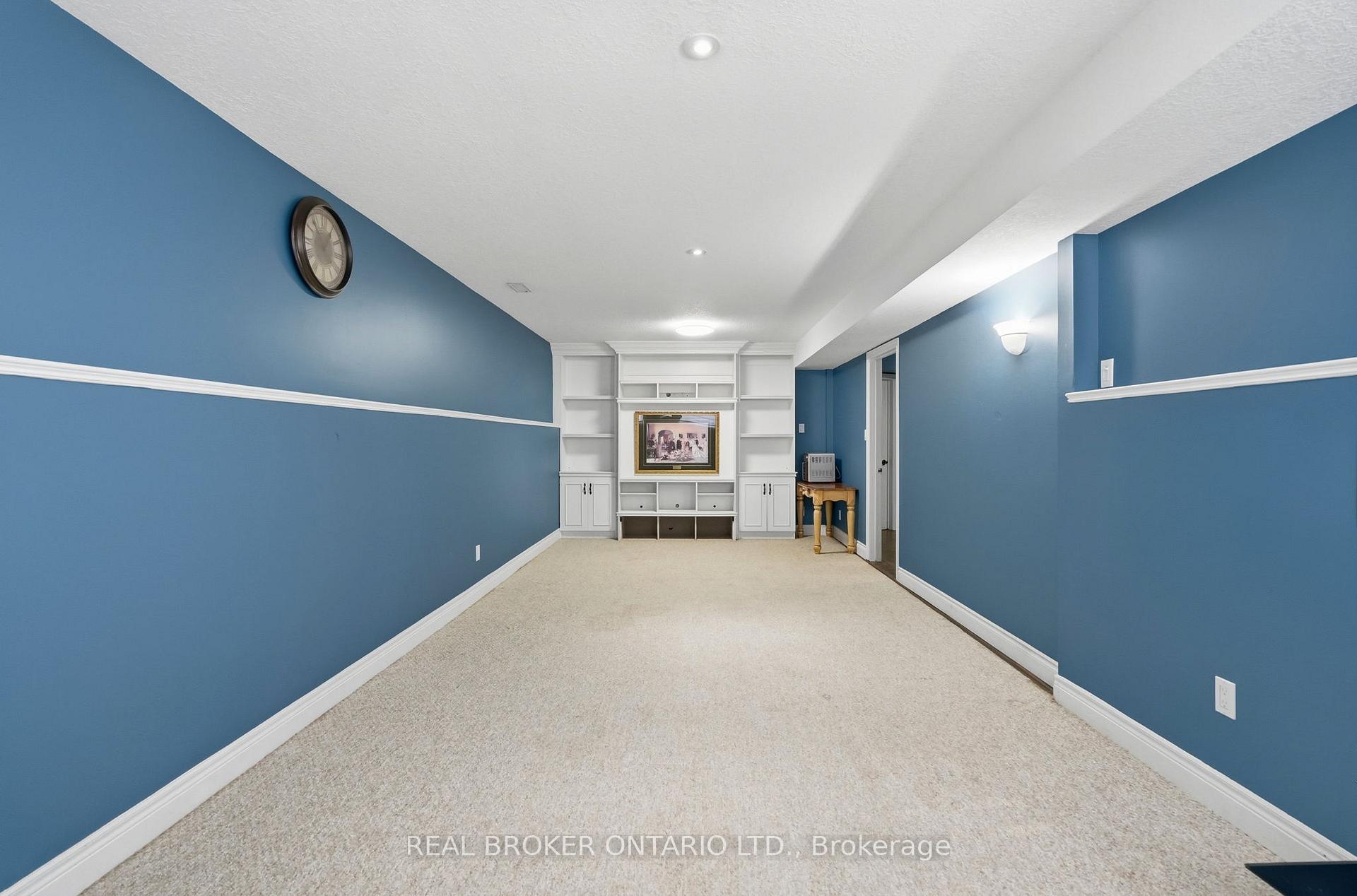 Photo 28 of 8 Moyle Drive, Brantford, Mayfair — HOMEH