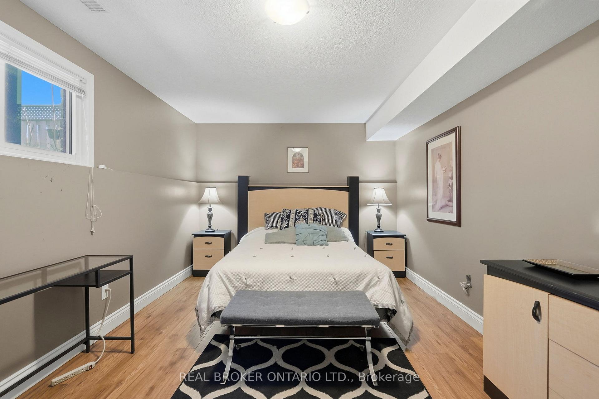 Photo 31 of 8 Moyle Drive, Brantford, Mayfair — HOMEH