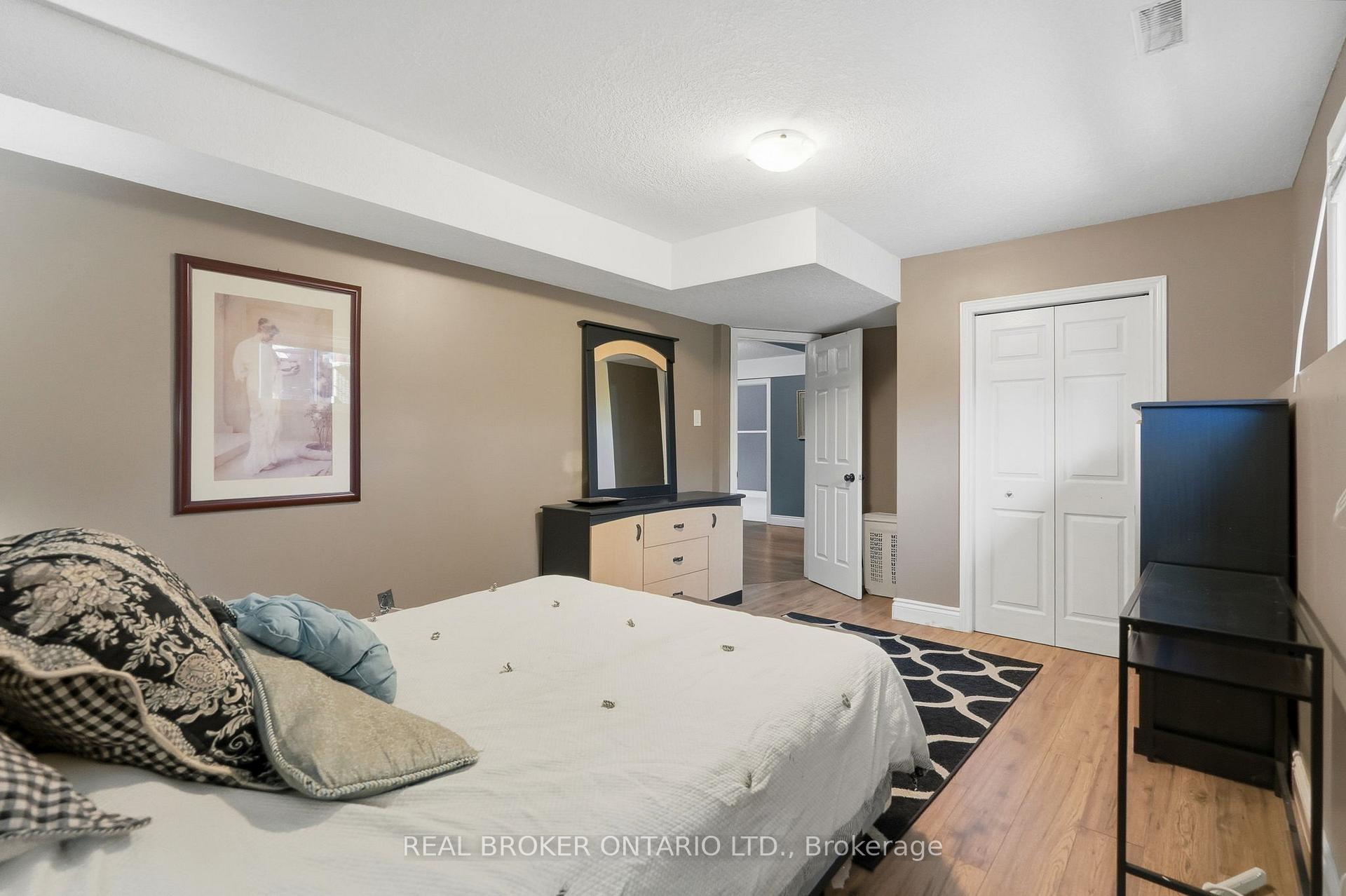 Photo 32 of 8 Moyle Drive, Brantford, Mayfair — HOMEH