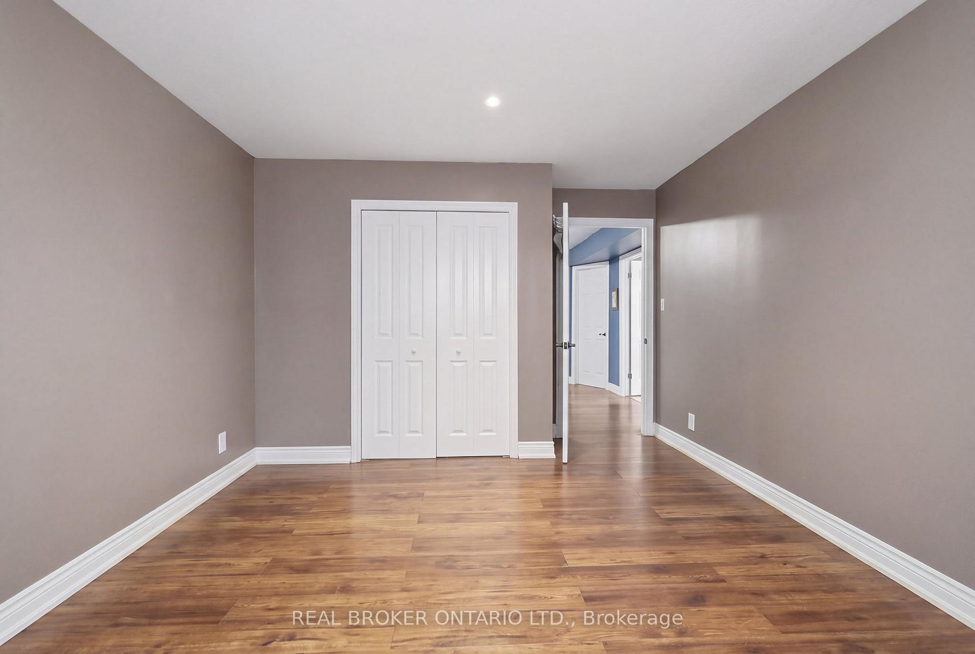 Photo 34 of 8 Moyle Drive, Brantford, Mayfair — HOMEH