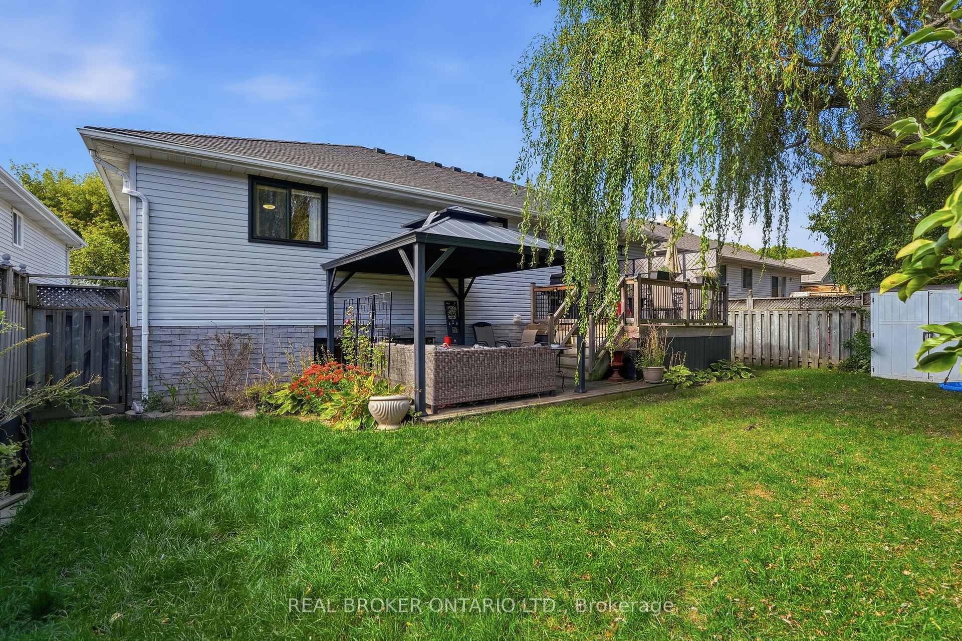 Photo 35 of 8 Moyle Drive, Brantford, Mayfair — HOMEH