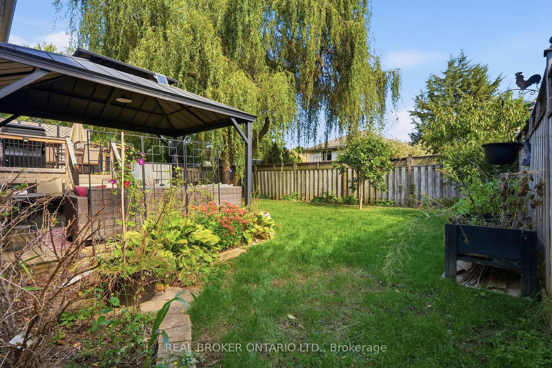 Photo 36 of 8 Moyle Drive, Brantford, Mayfair — HOMEH