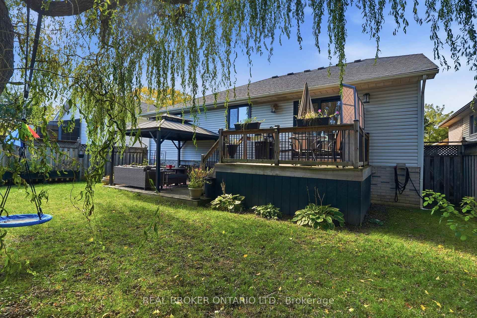Photo 37 of 8 Moyle Drive, Brantford, Mayfair — HOMEH