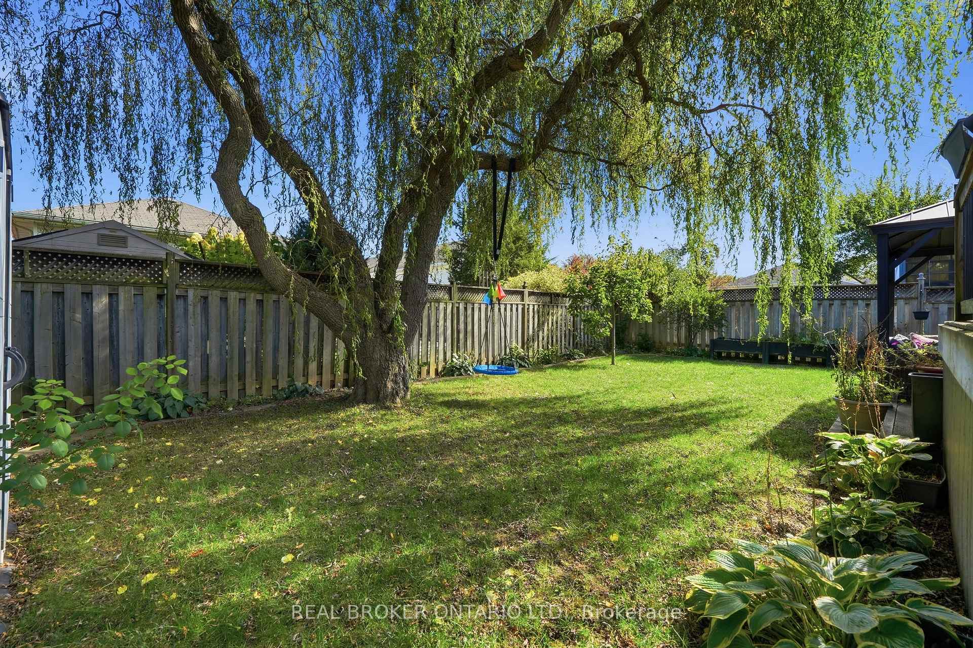 Photo 38 of 8 Moyle Drive, Brantford, Mayfair — HOMEH