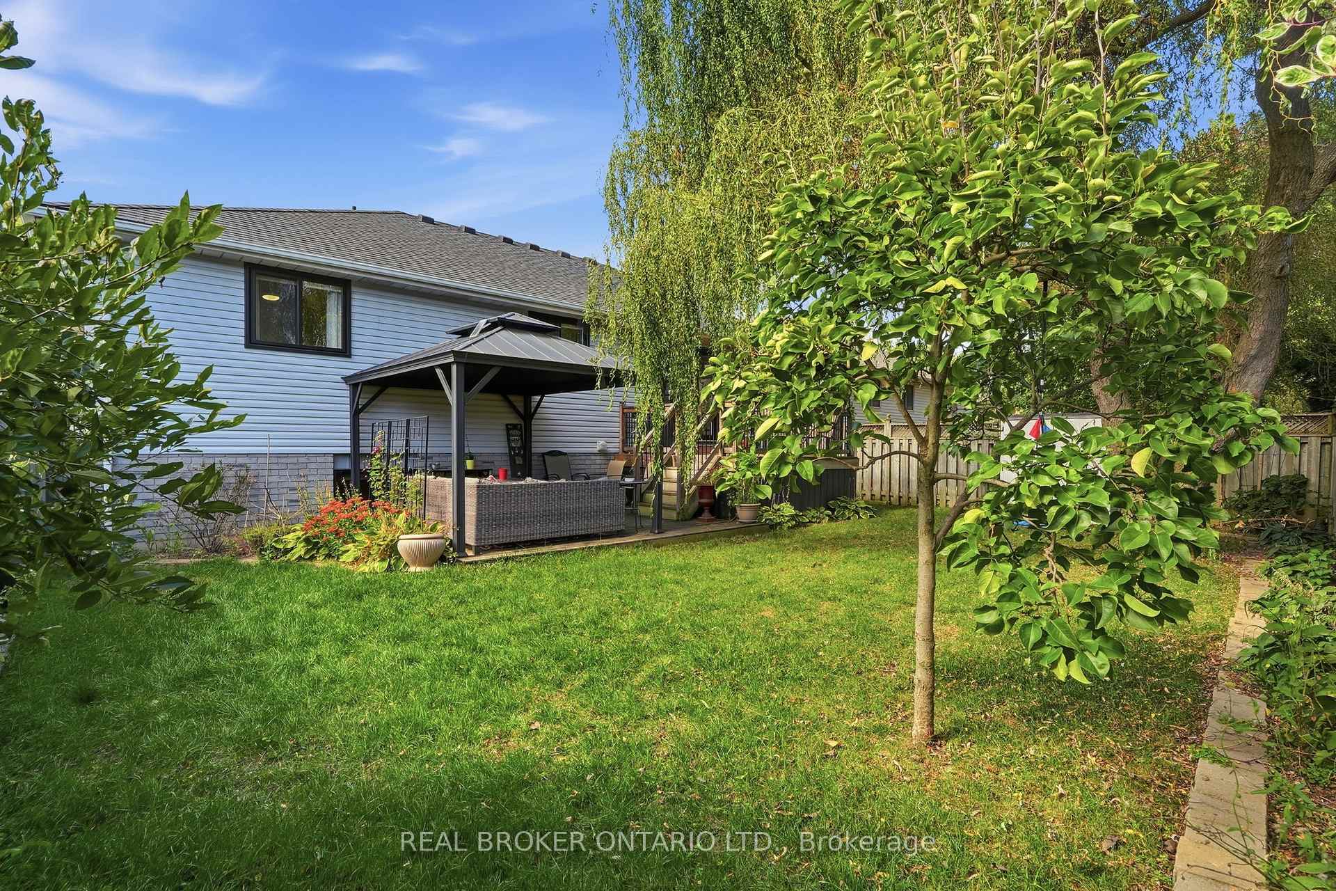 Photo 39 of 8 Moyle Drive, Brantford, Mayfair — HOMEH