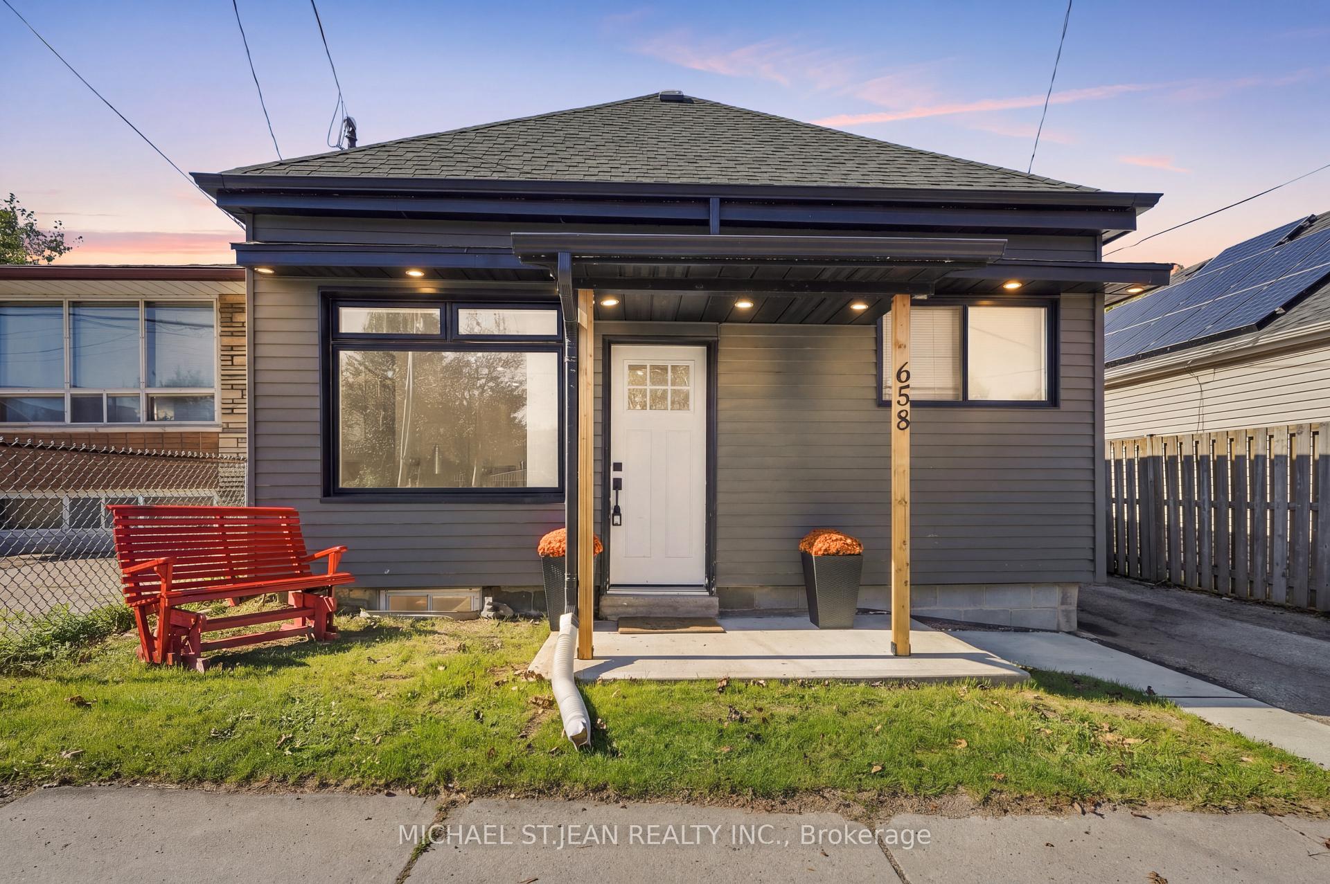 Photo of 658 Upper Wellington Street