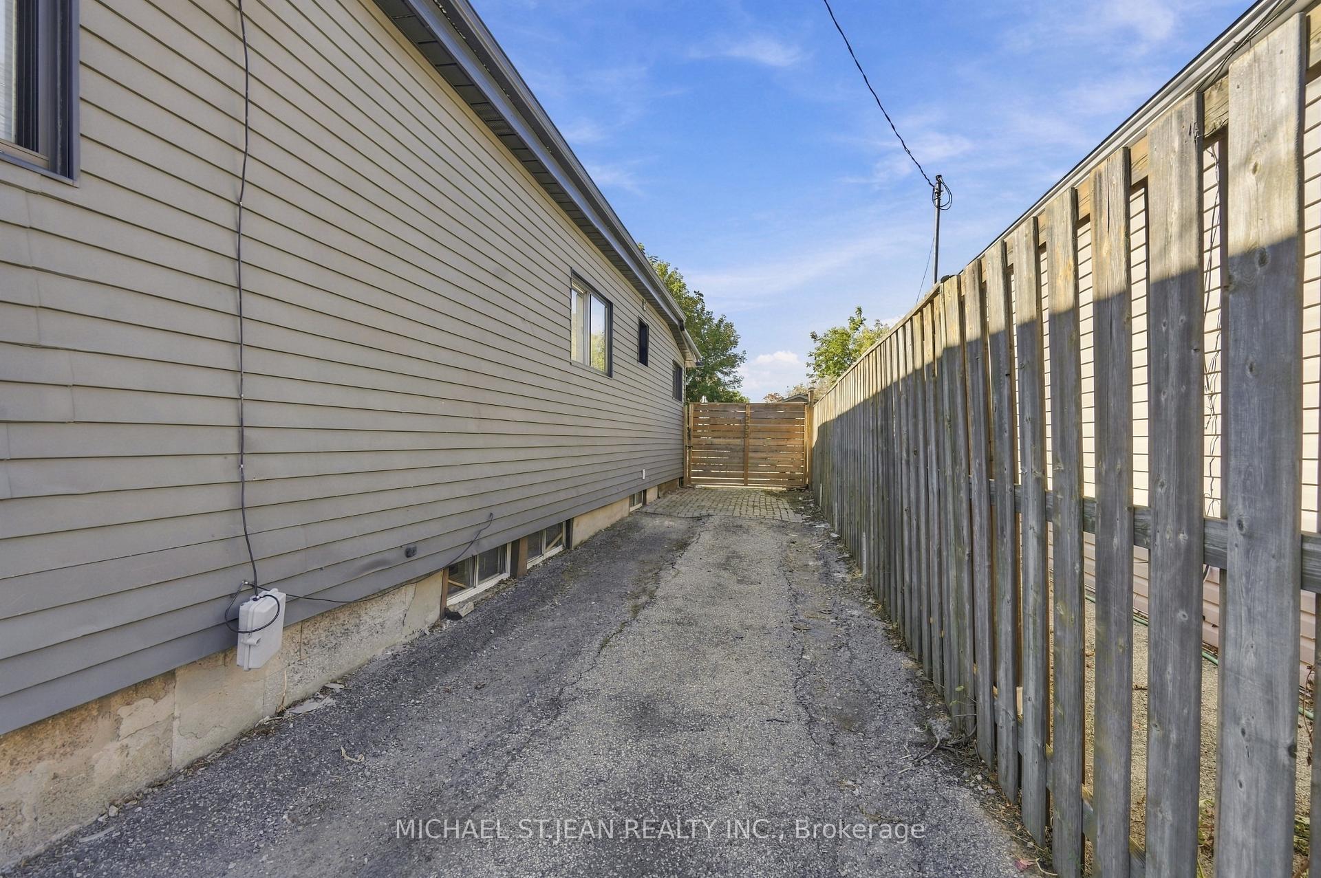 Photo 6 of 658 Upper Wellington Street, Hamilton, Centremount — HOMEH
