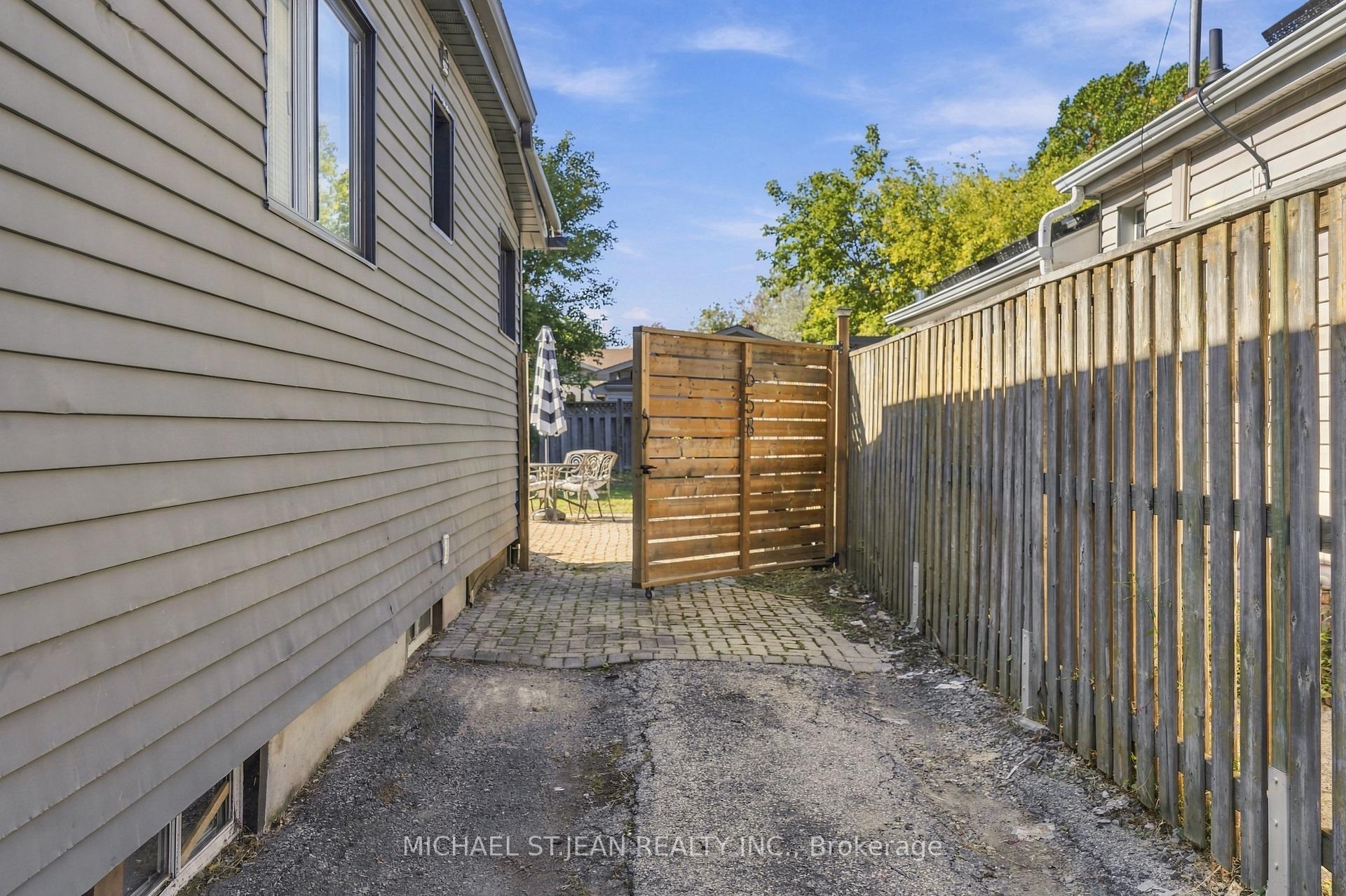 Photo 7 of 658 Upper Wellington Street, Hamilton, Centremount — HOMEH