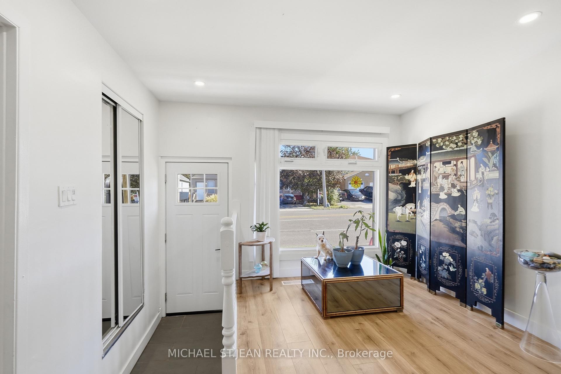 Photo 10 of 658 Upper Wellington Street, Hamilton, Centremount — HOMEH