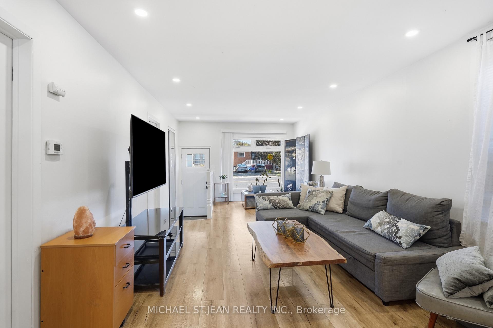 Photo 11 of 658 Upper Wellington Street, Hamilton, Centremount — HOMEH