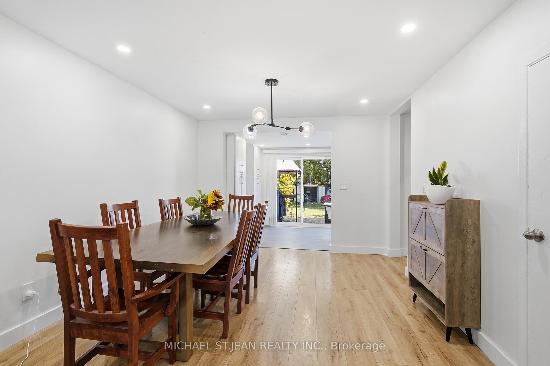 Photo 12 of 658 Upper Wellington Street, Hamilton, Centremount — HOMEH