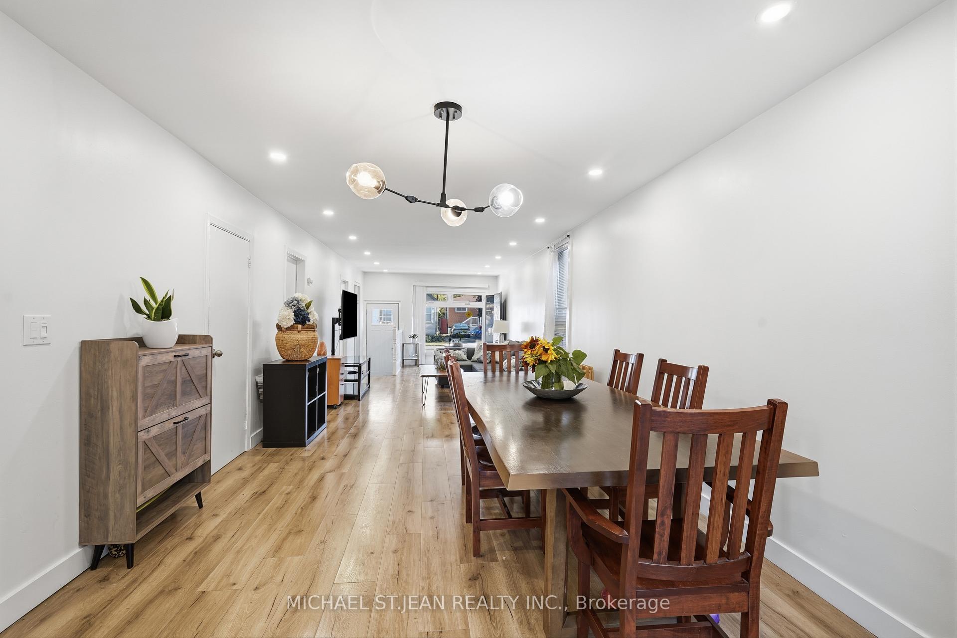 Photo 13 of 658 Upper Wellington Street, Hamilton, Centremount — HOMEH