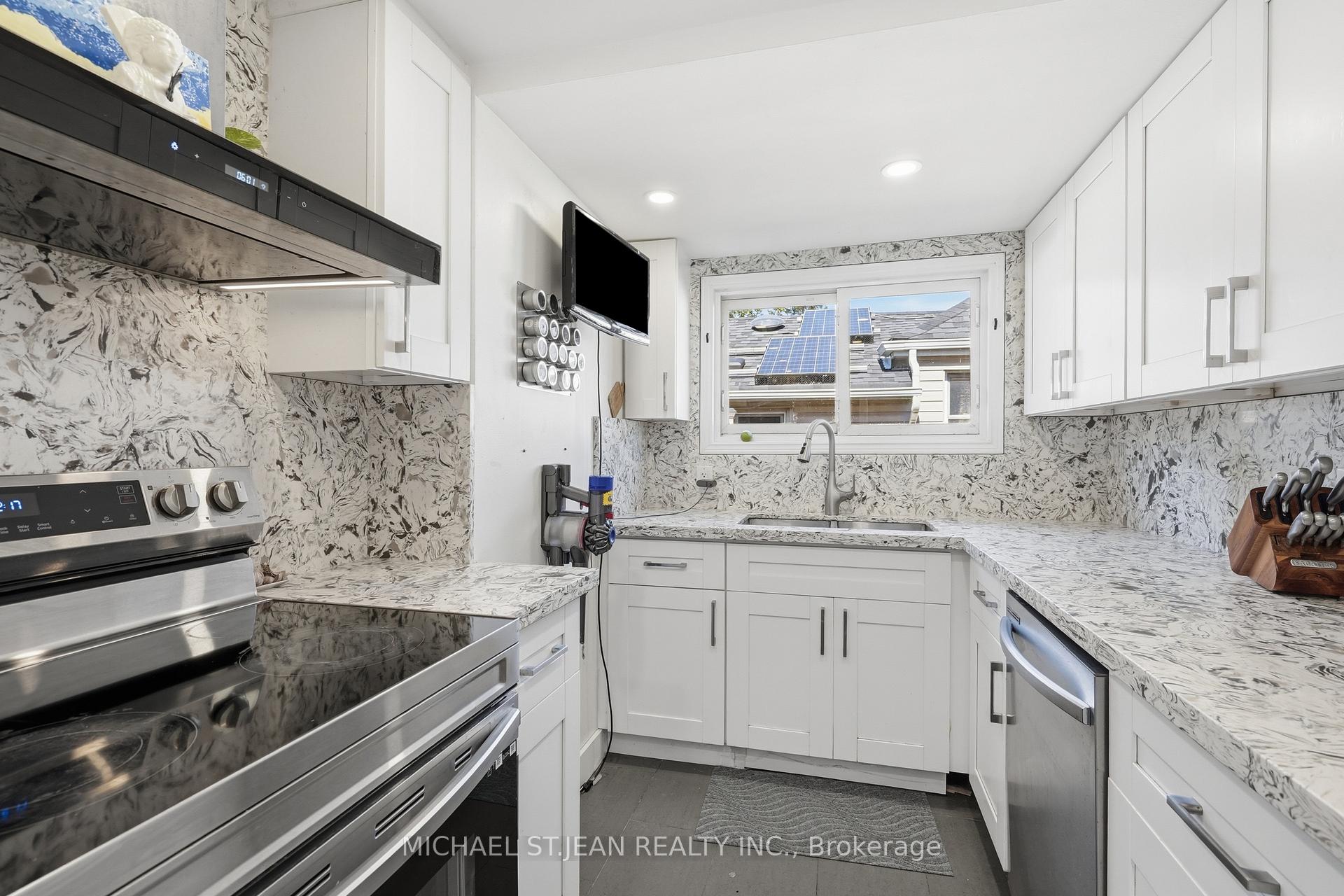 Photo 16 of 658 Upper Wellington Street, Hamilton, Centremount — HOMEH