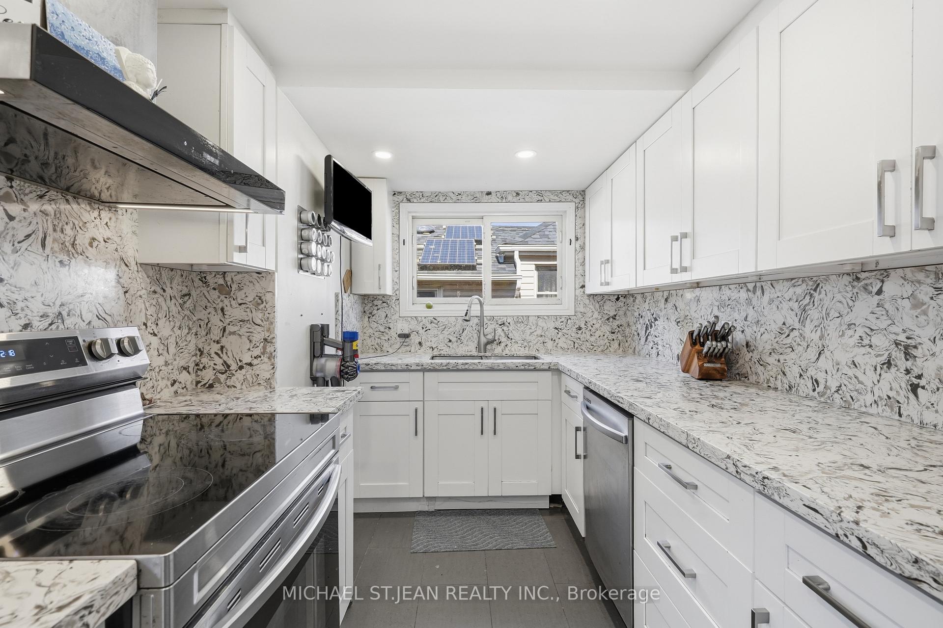 Photo 19 of 658 Upper Wellington Street, Hamilton, Centremount — HOMEH